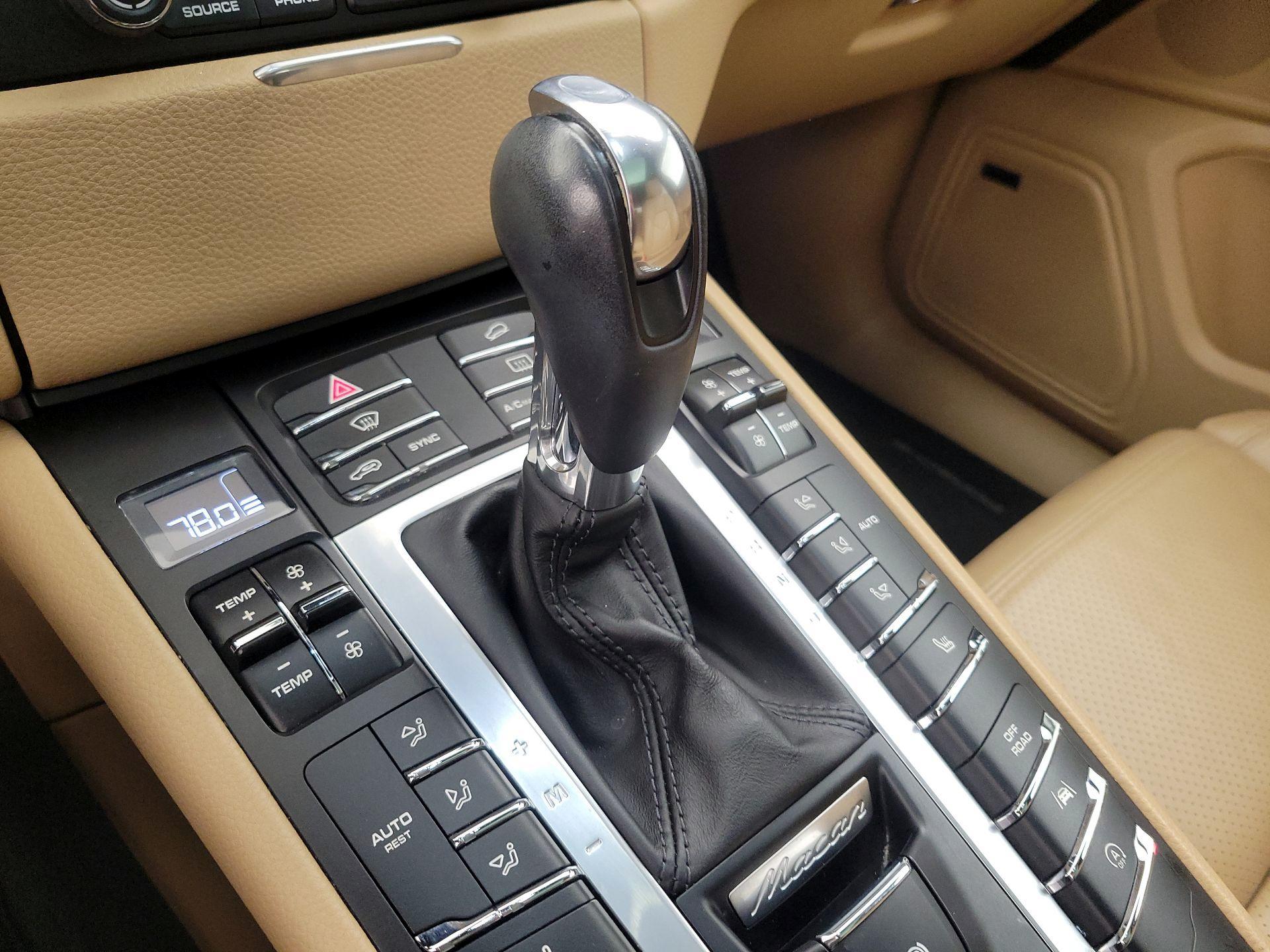 Thumbnail: 2017 Porsche Macan - 17