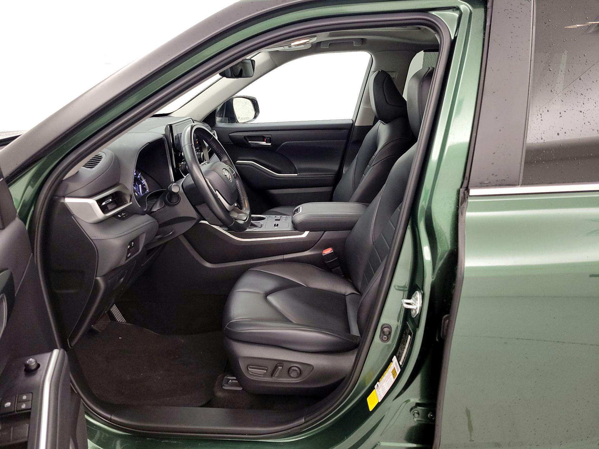 Thumbnail: 2024 Toyota Highlander - 11