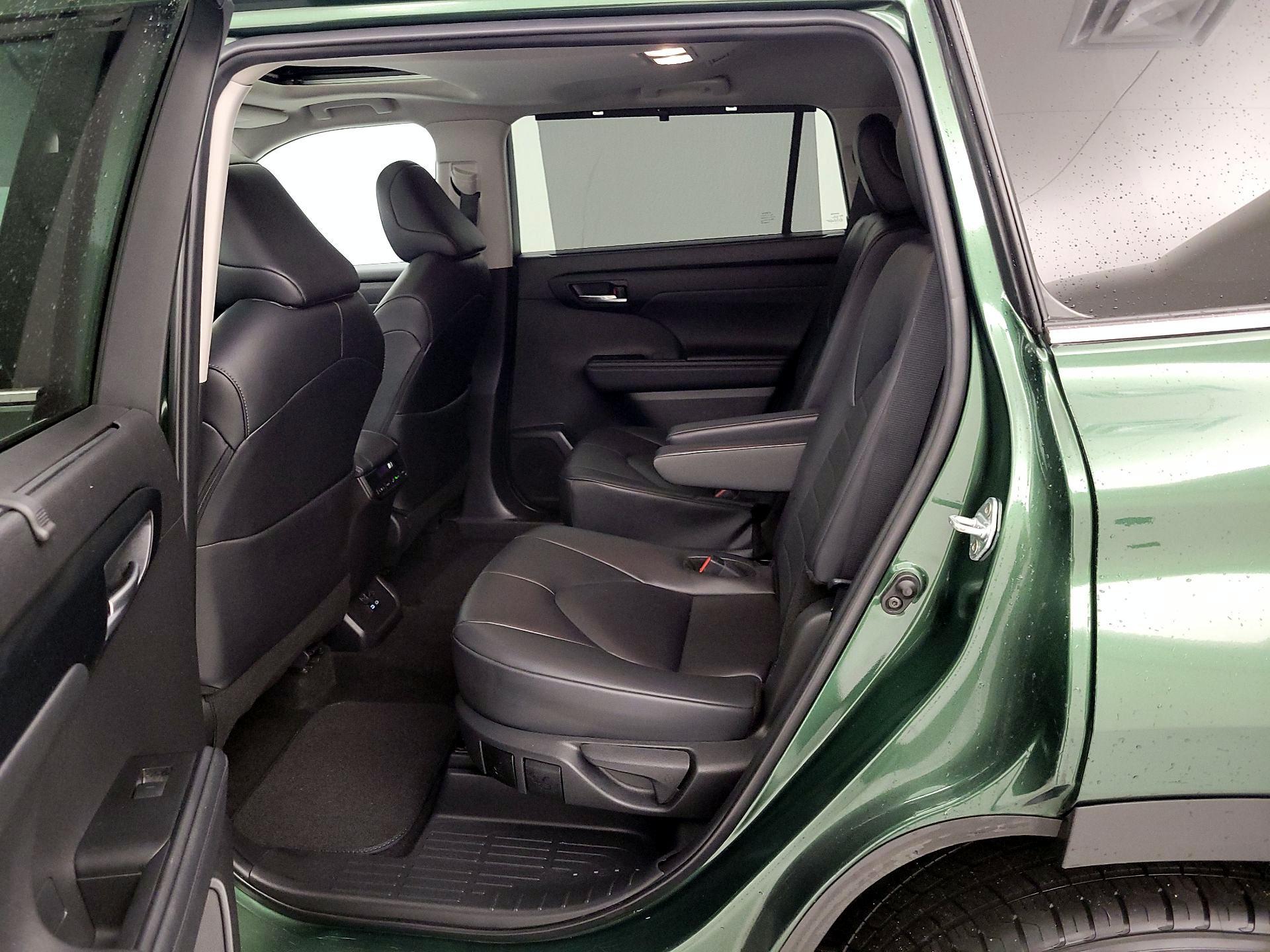 Thumbnail: 2024 Toyota Highlander - 20