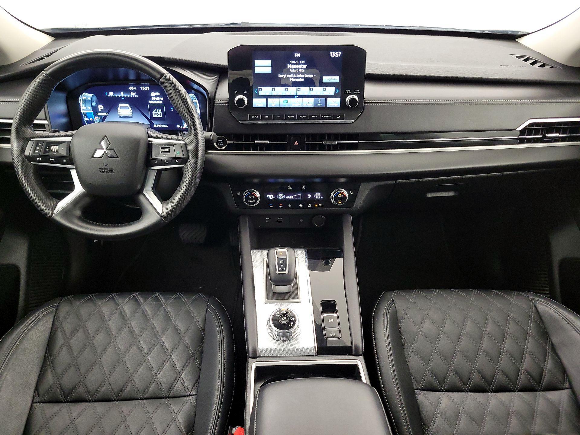 Thumbnail: 2023 Mitsubishi Outlander - 9