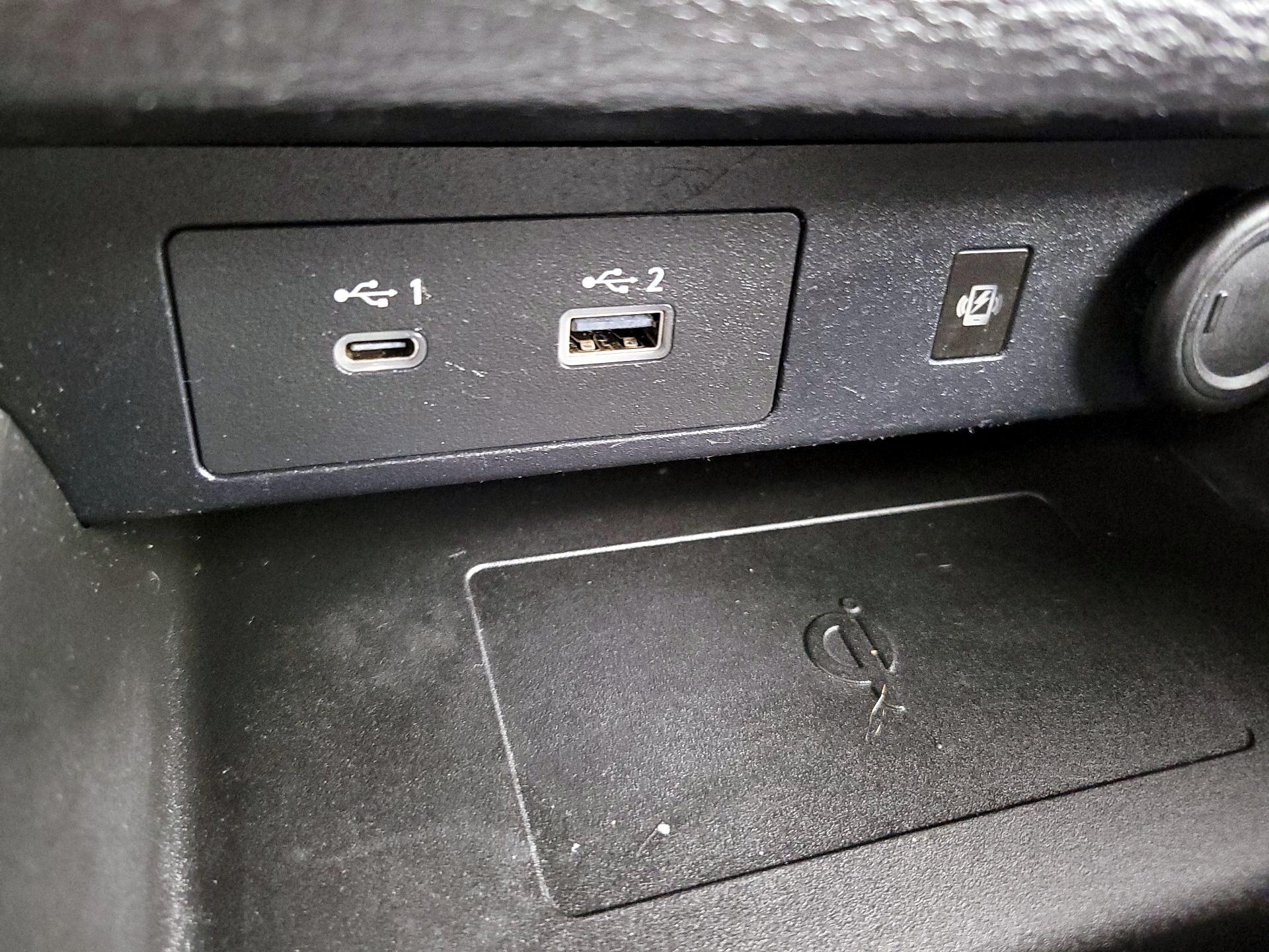 Thumbnail: 2023 Mitsubishi Outlander - 19