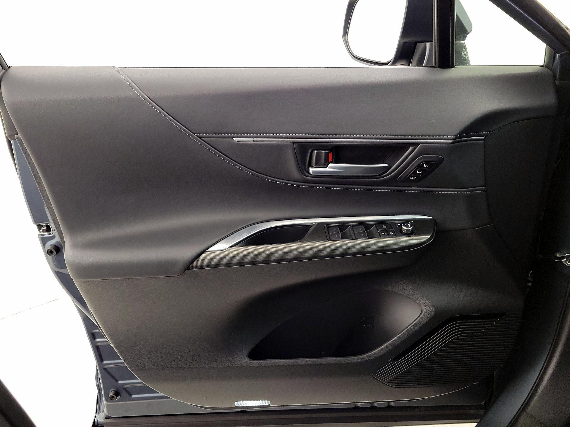 Thumbnail: 2024 Toyota Venza - 12