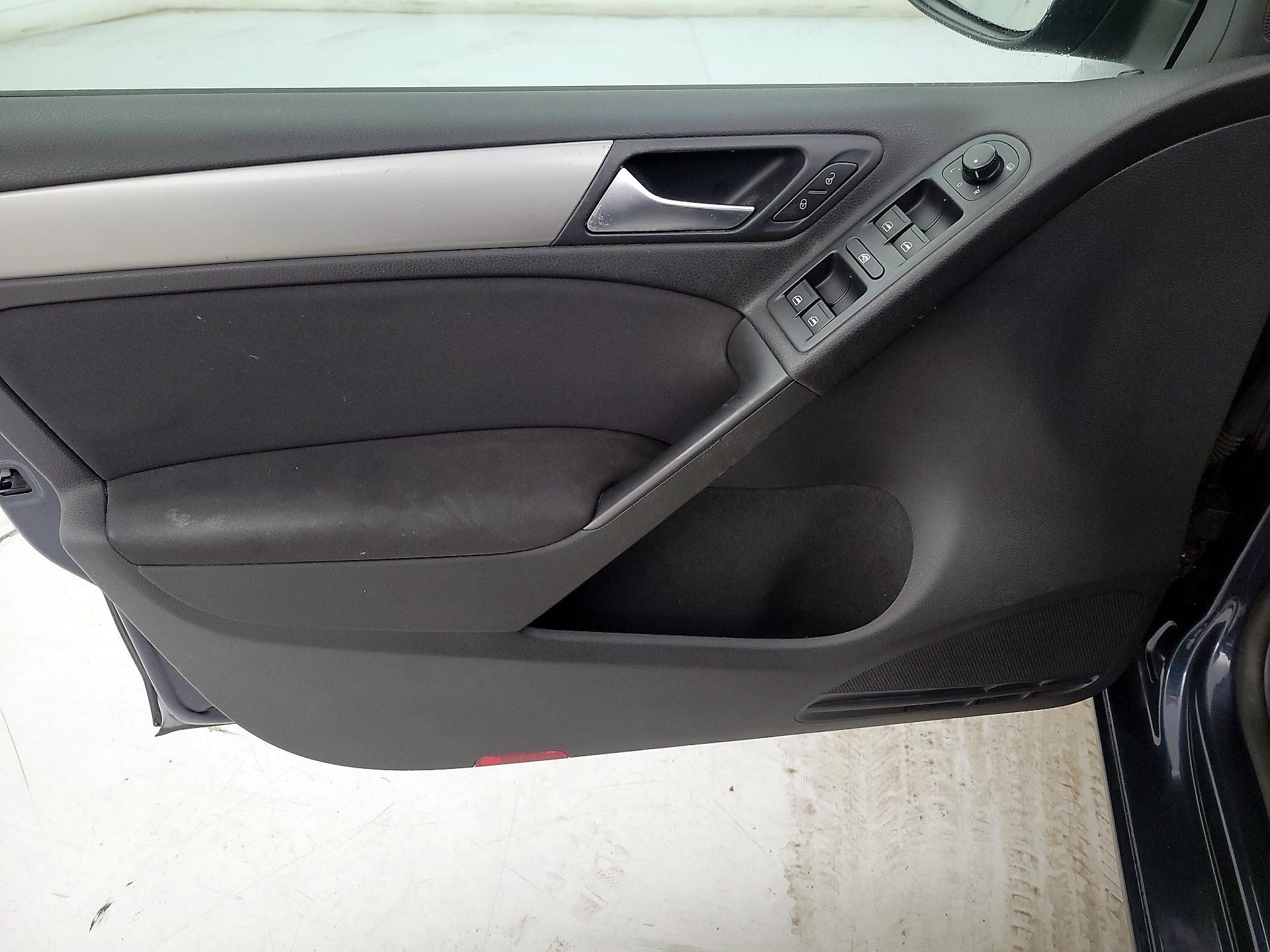 Thumbnail: 2014 Volkswagen Golf - 12