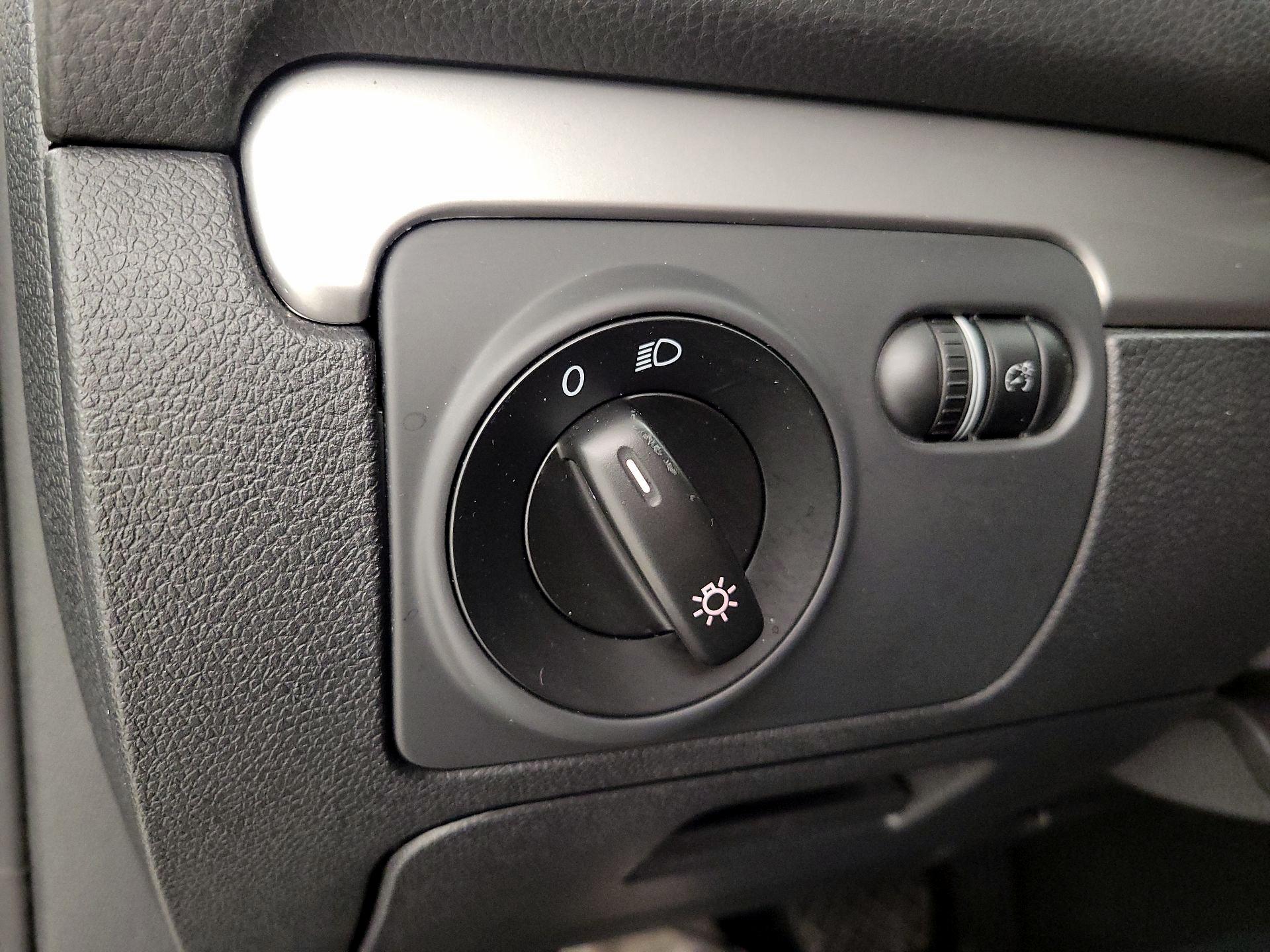 Thumbnail: 2014 Volkswagen Golf - 13