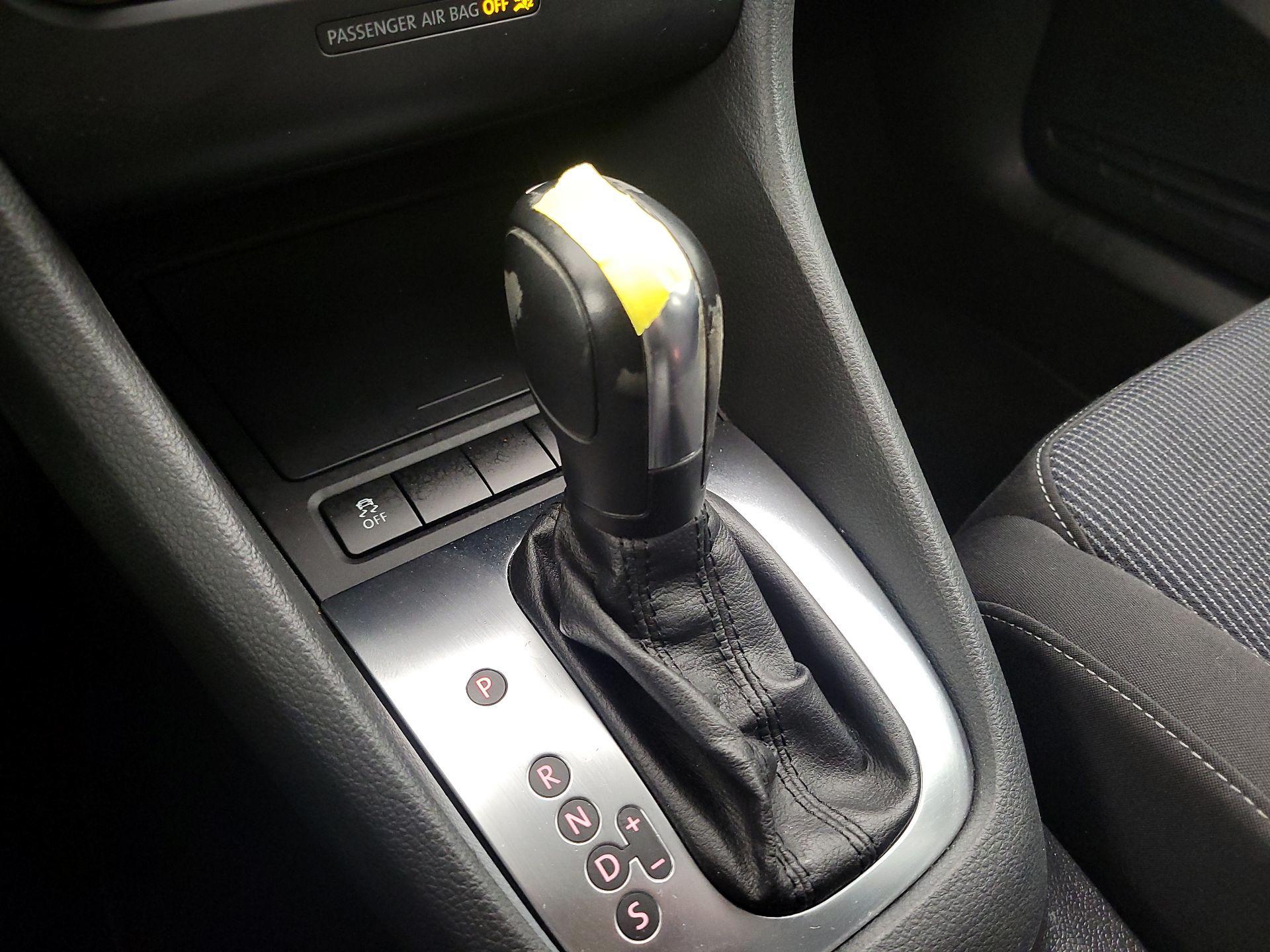 Thumbnail: 2014 Volkswagen Golf - 16