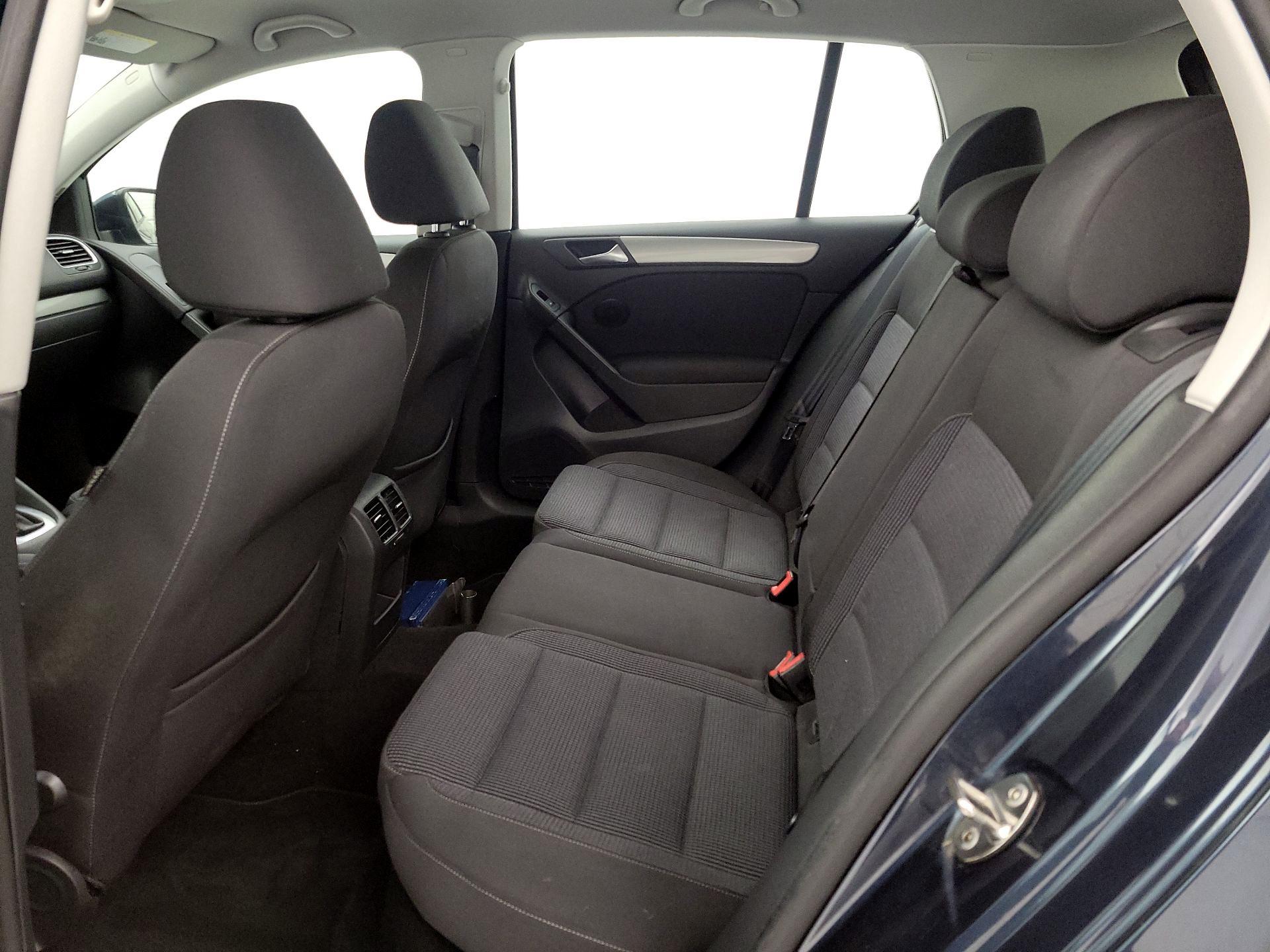 Thumbnail: 2014 Volkswagen Golf - 17