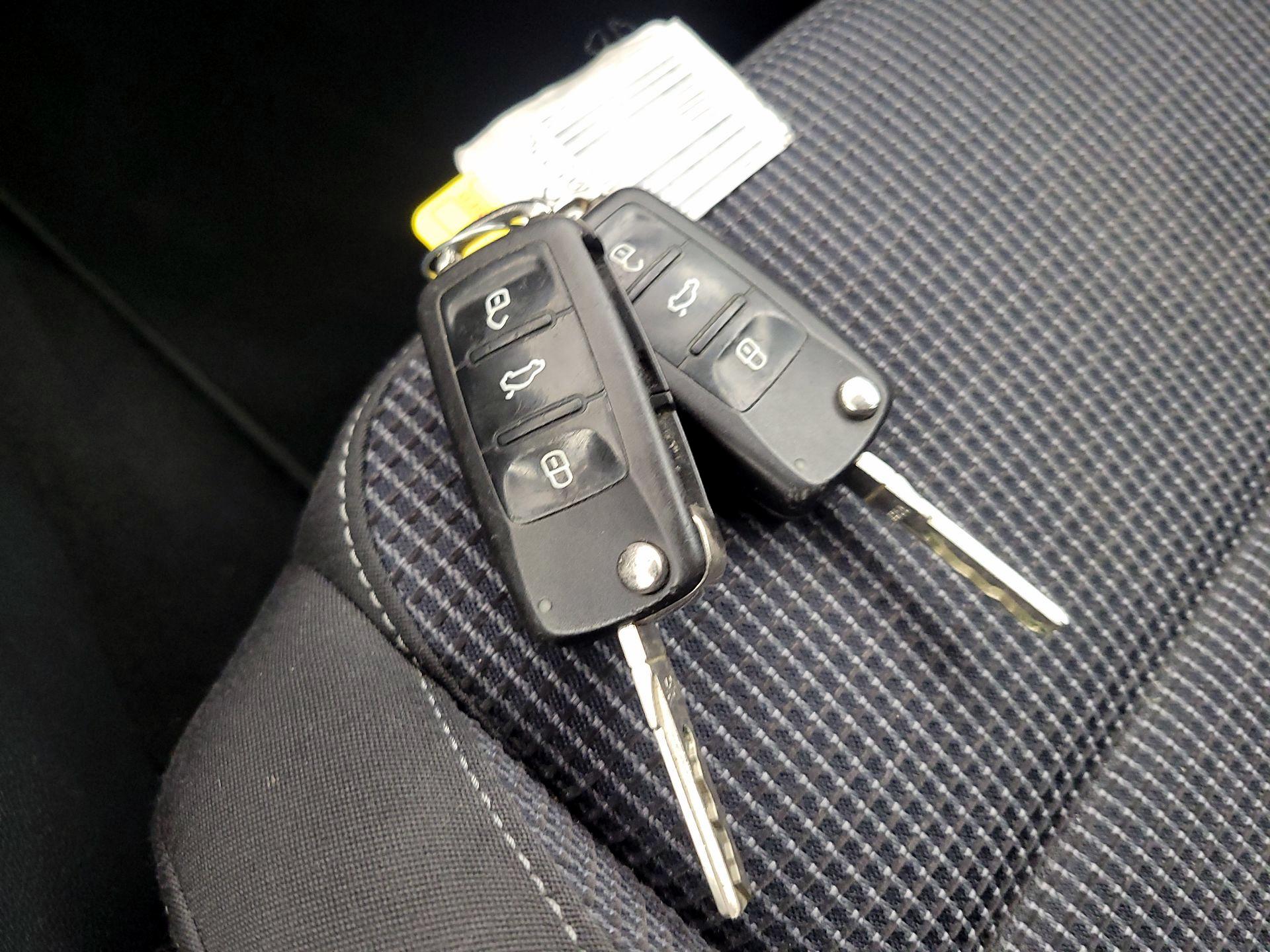 Thumbnail: 2014 Volkswagen Golf - 20