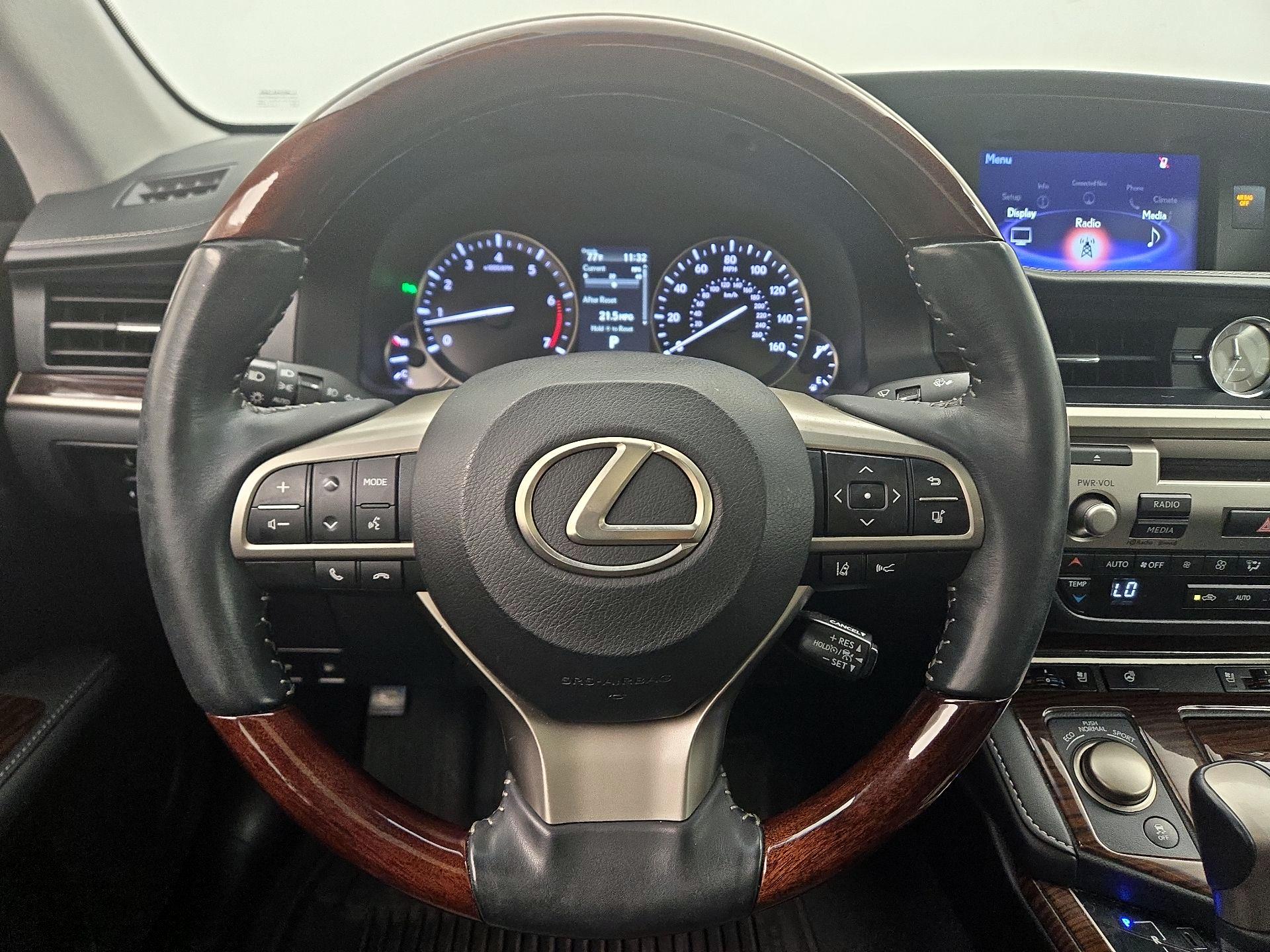 Thumbnail: 2018 Lexus ES - 10