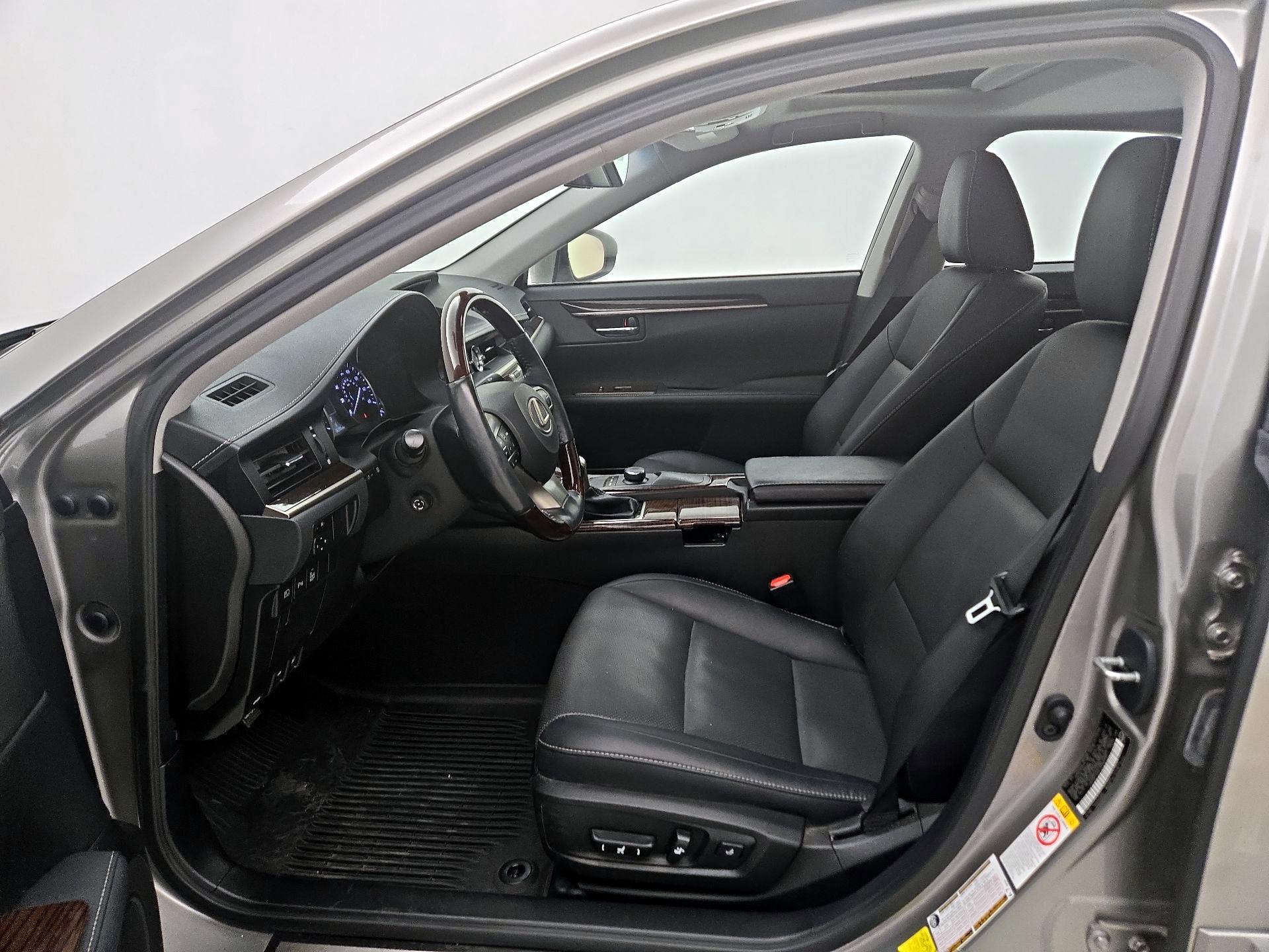 Thumbnail: 2018 Lexus ES - 11