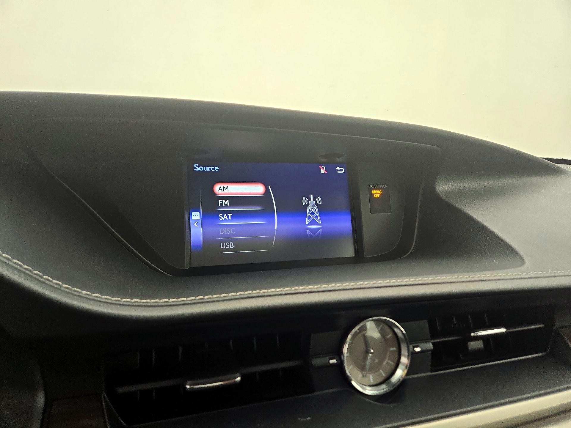 Thumbnail: 2018 Lexus ES - 16