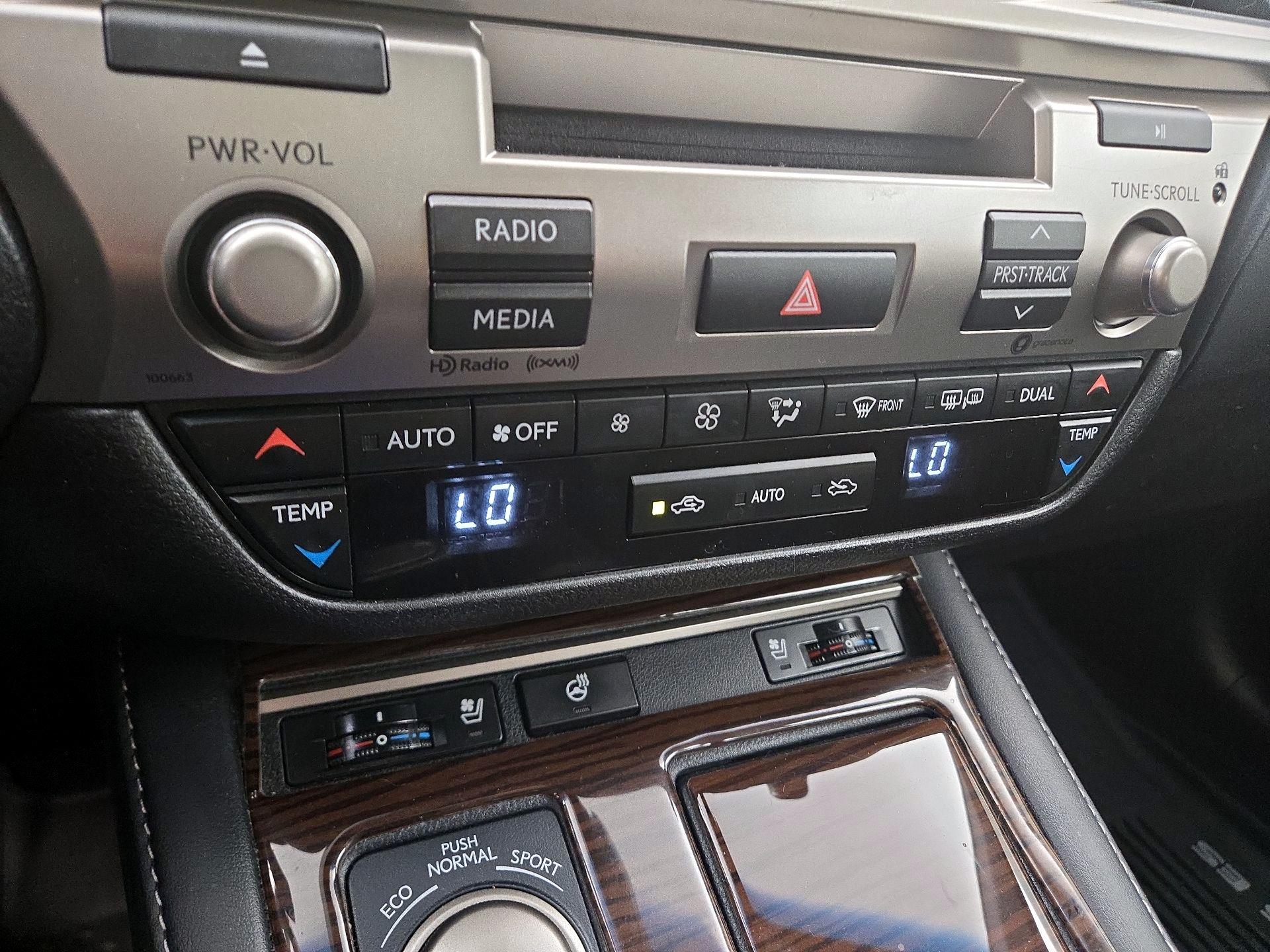 Thumbnail: 2018 Lexus ES - 17