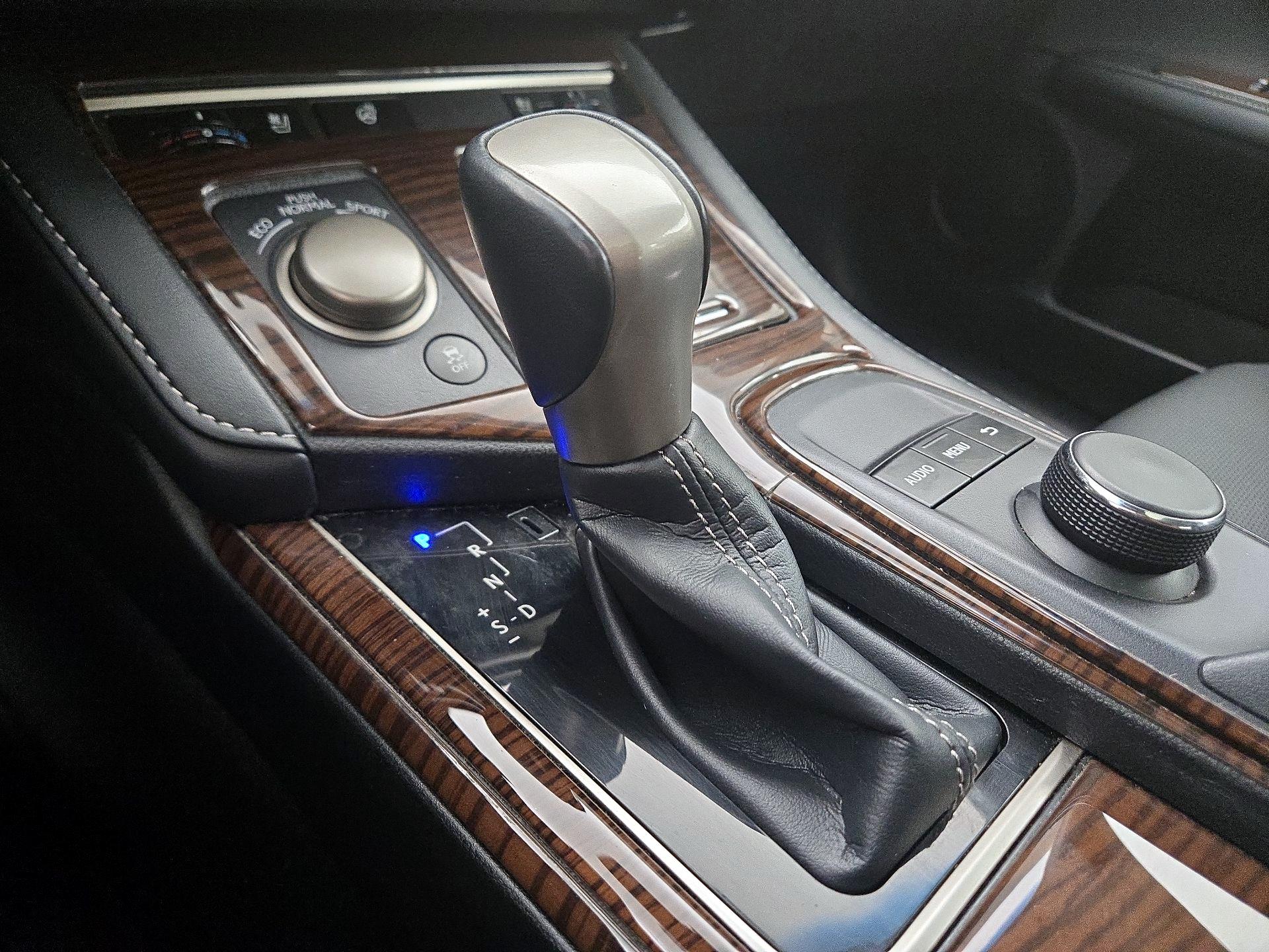 Thumbnail: 2018 Lexus ES - 18