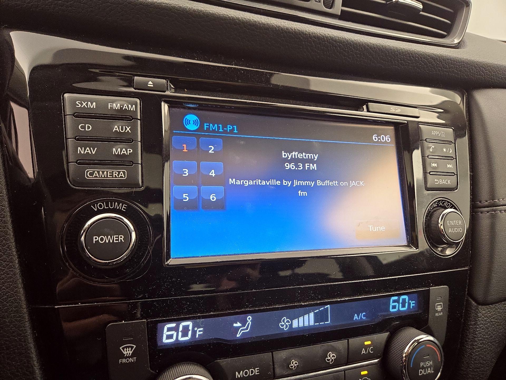 Thumbnail: 2017 Nissan Rogue - 16