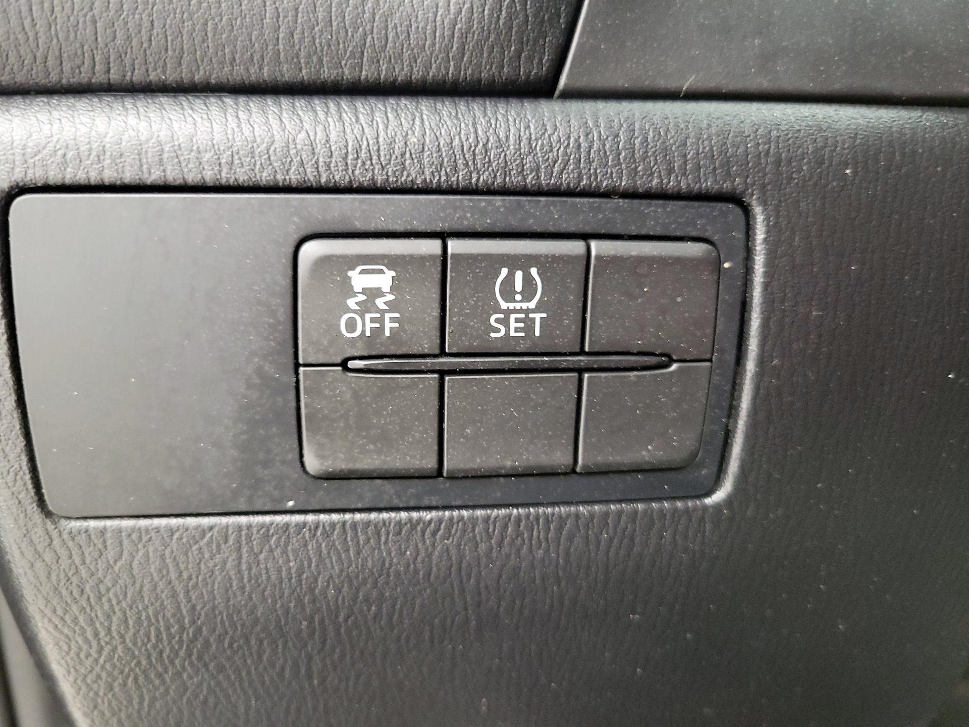 Thumbnail: 2016 Mazda Mazda3 - 13