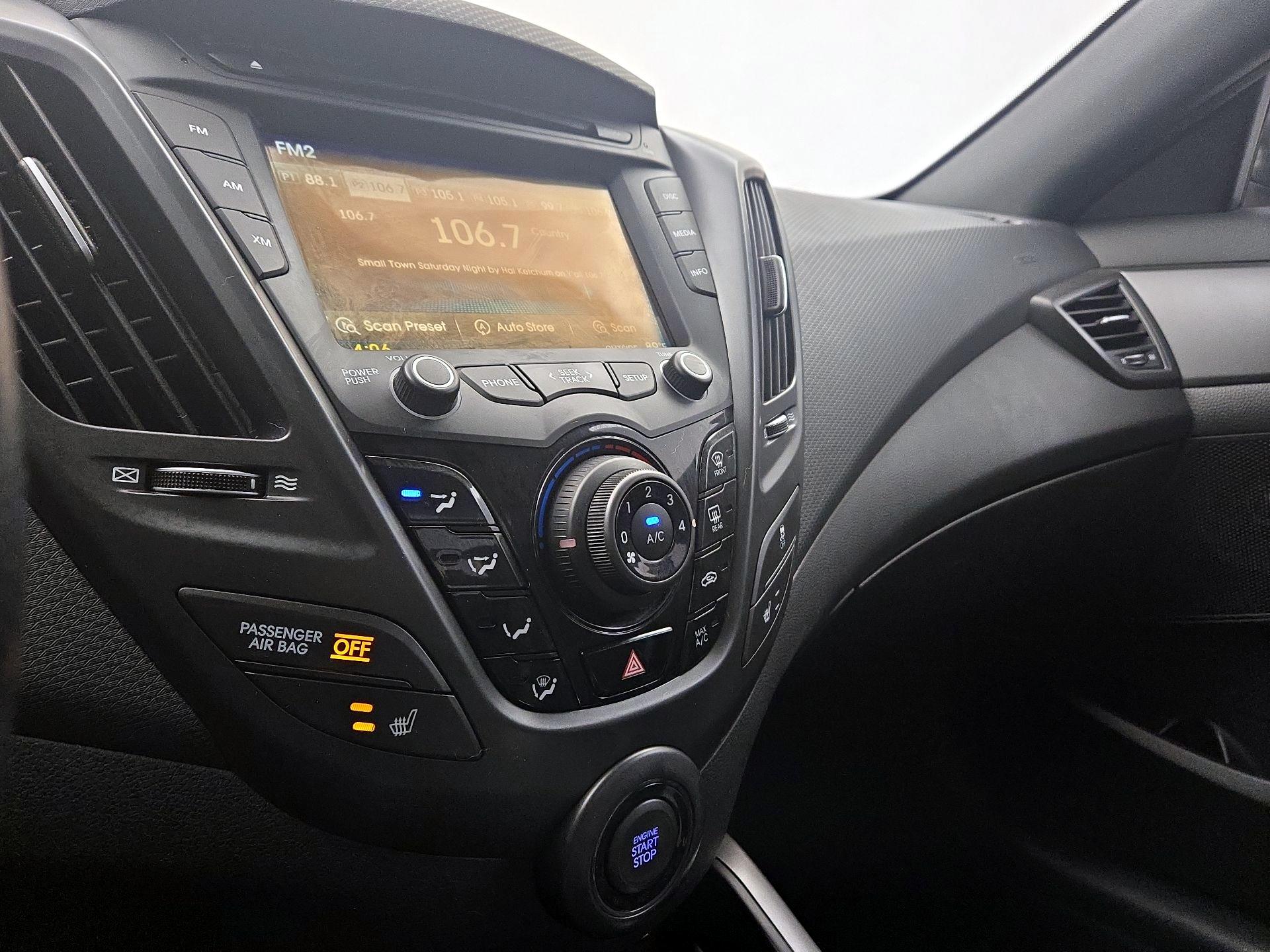 Thumbnail: 2016 Hyundai Veloster - 16
