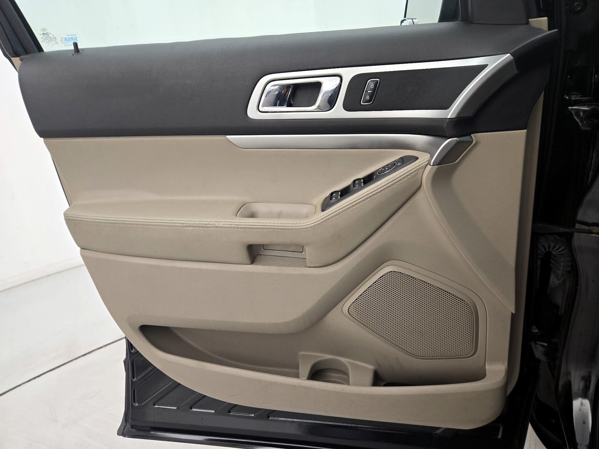 Thumbnail: 2015 Ford Explorer - 12