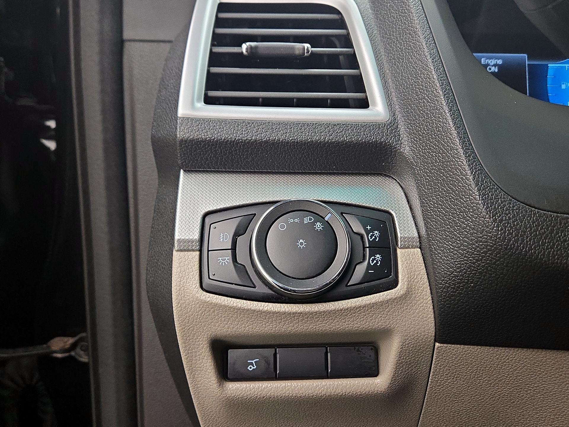 Thumbnail: 2015 Ford Explorer - 13