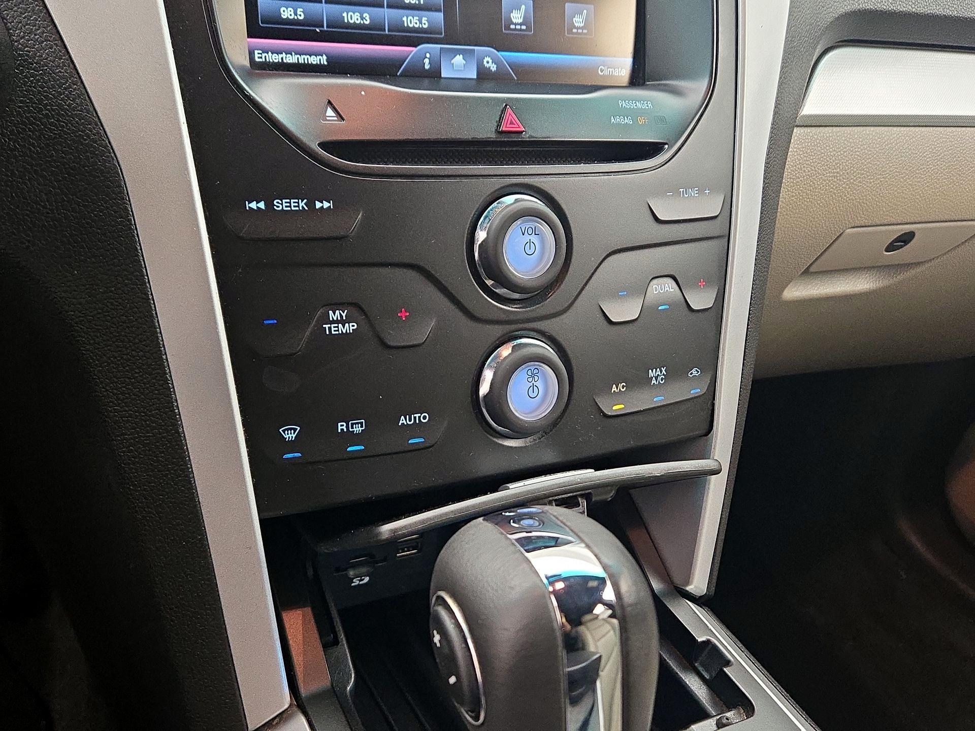 Thumbnail: 2015 Ford Explorer - 16