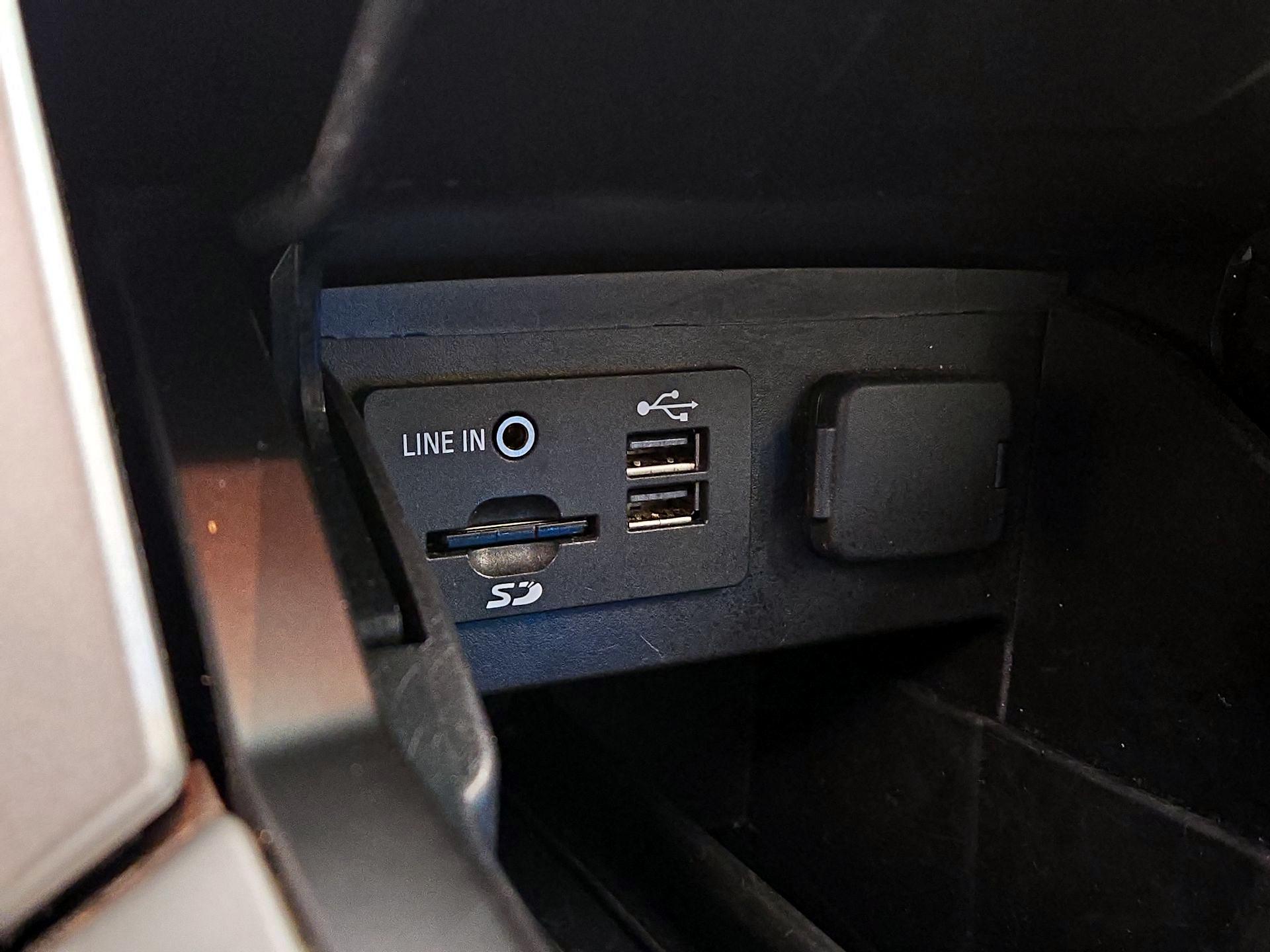 Thumbnail: 2015 Ford Explorer - 18