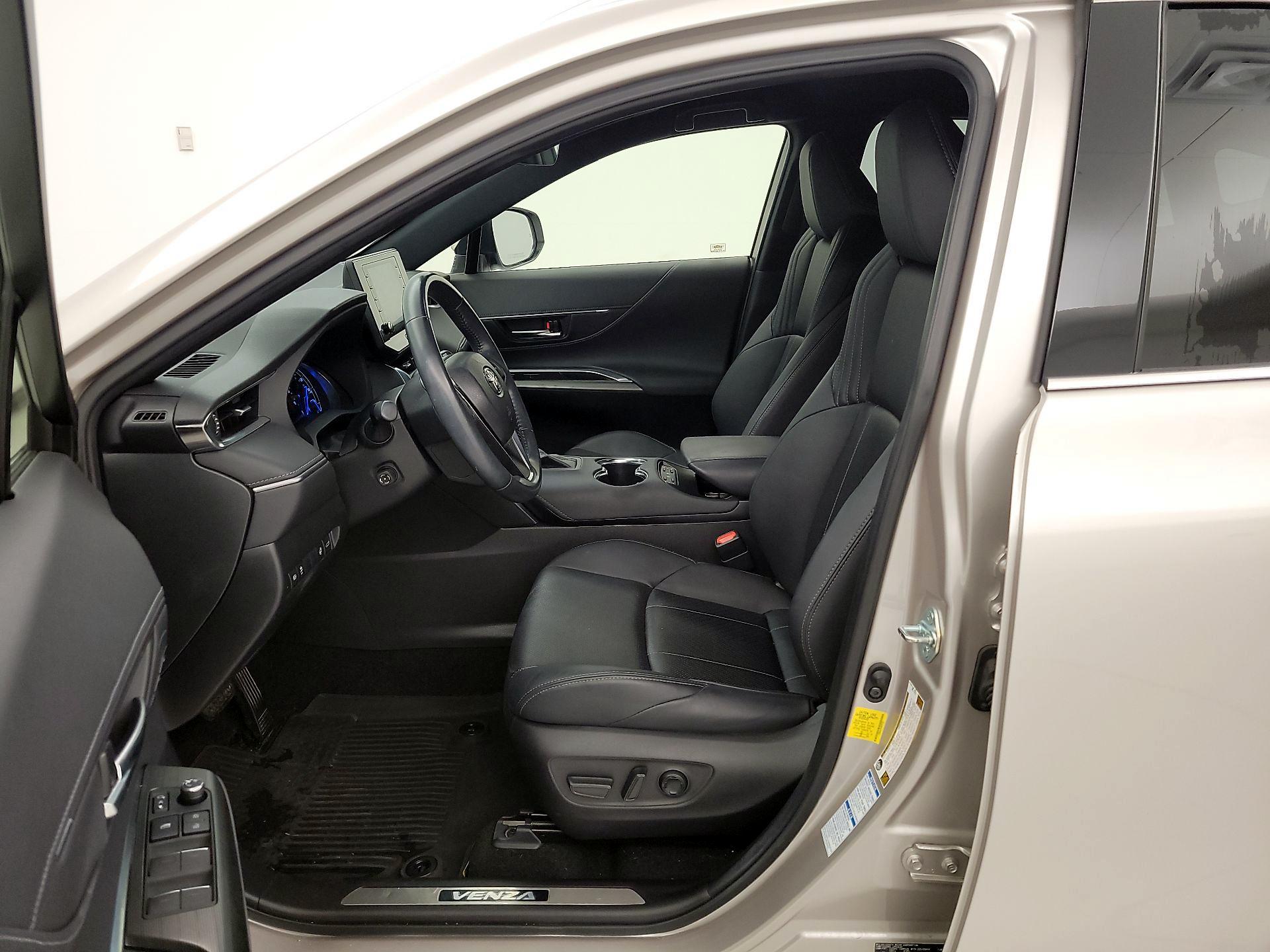 Thumbnail: 2021 Toyota Venza - 11