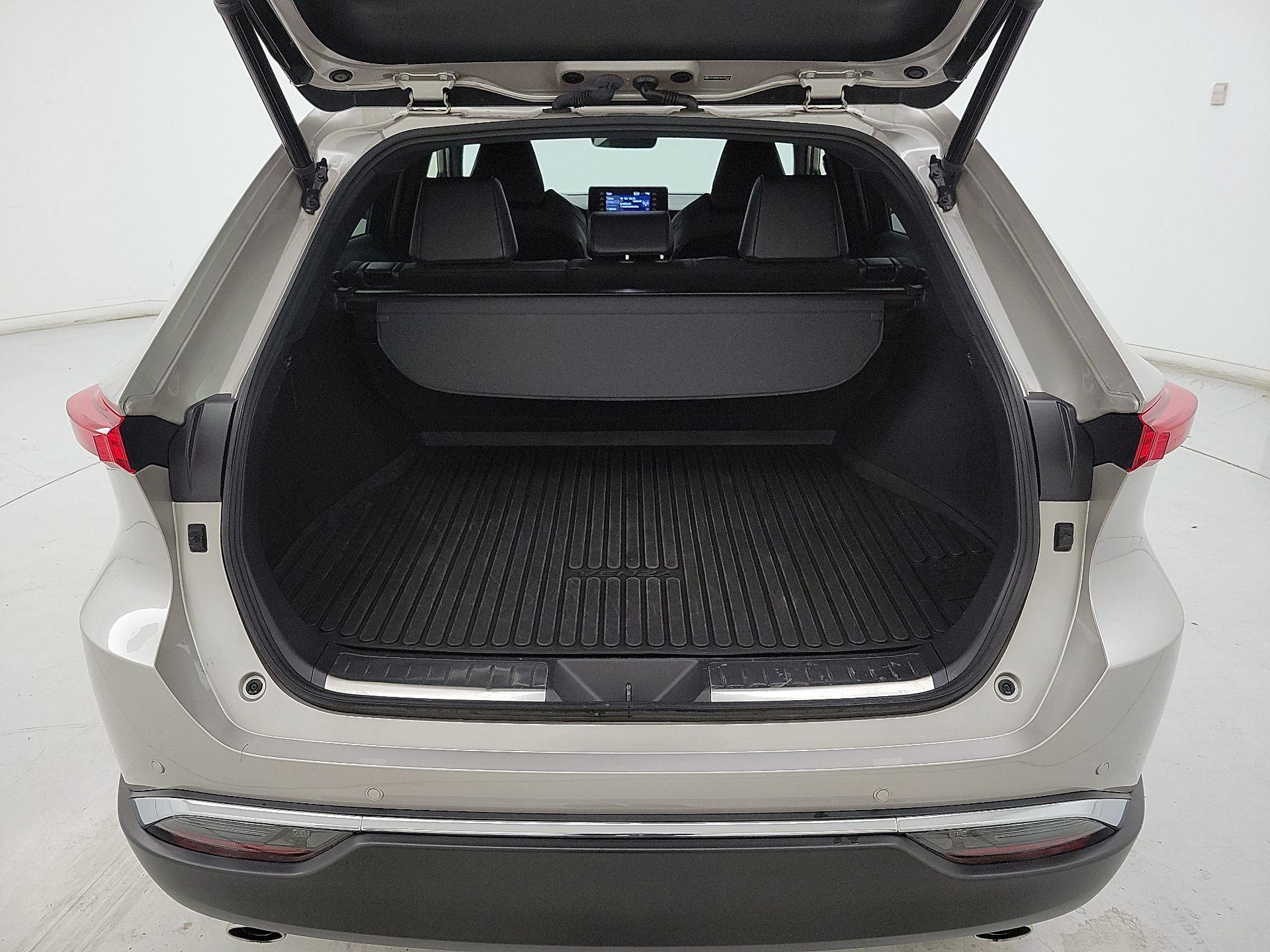 Thumbnail: 2021 Toyota Venza - 19