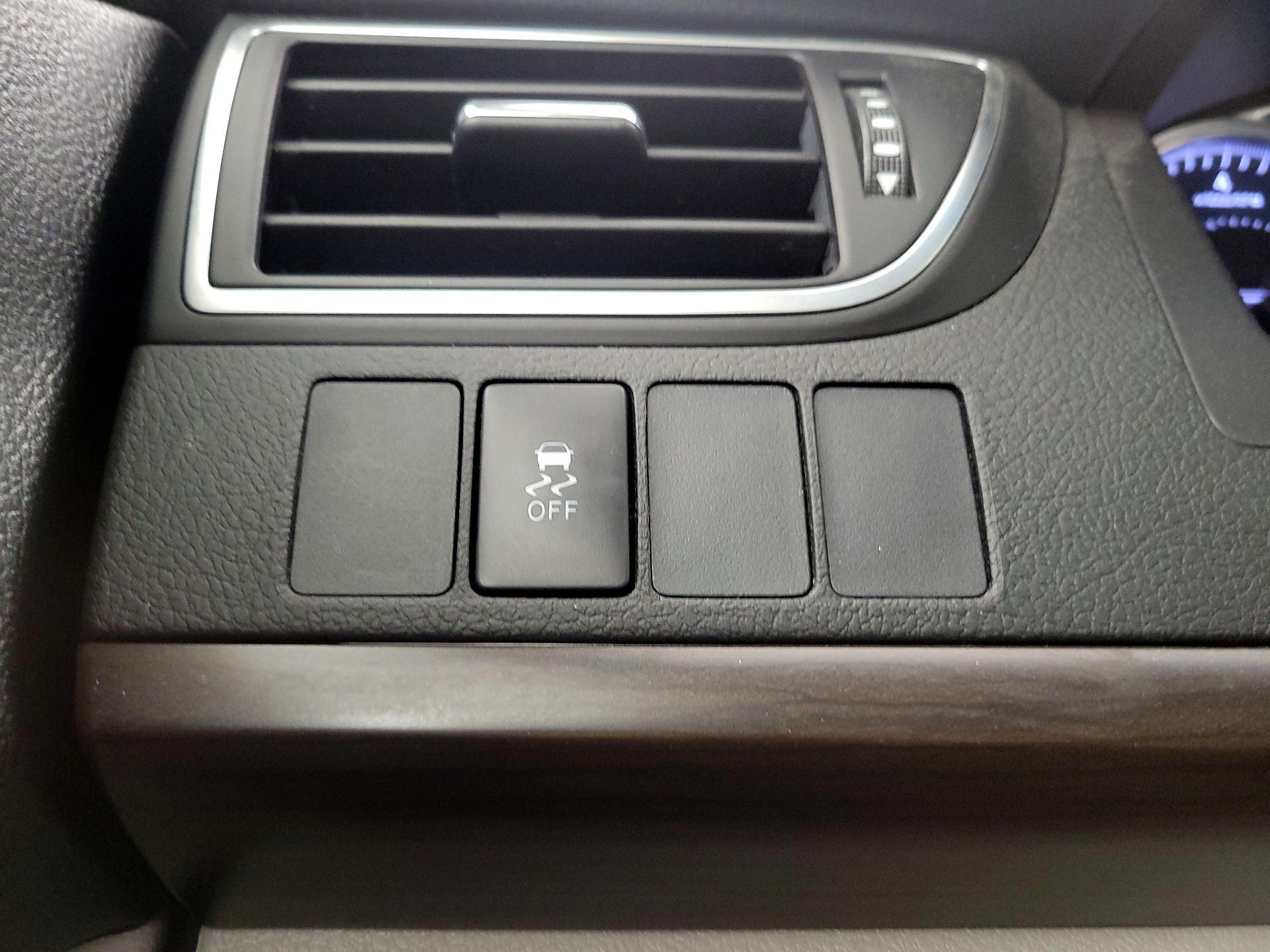 Thumbnail: 2017 Toyota Camry - 13