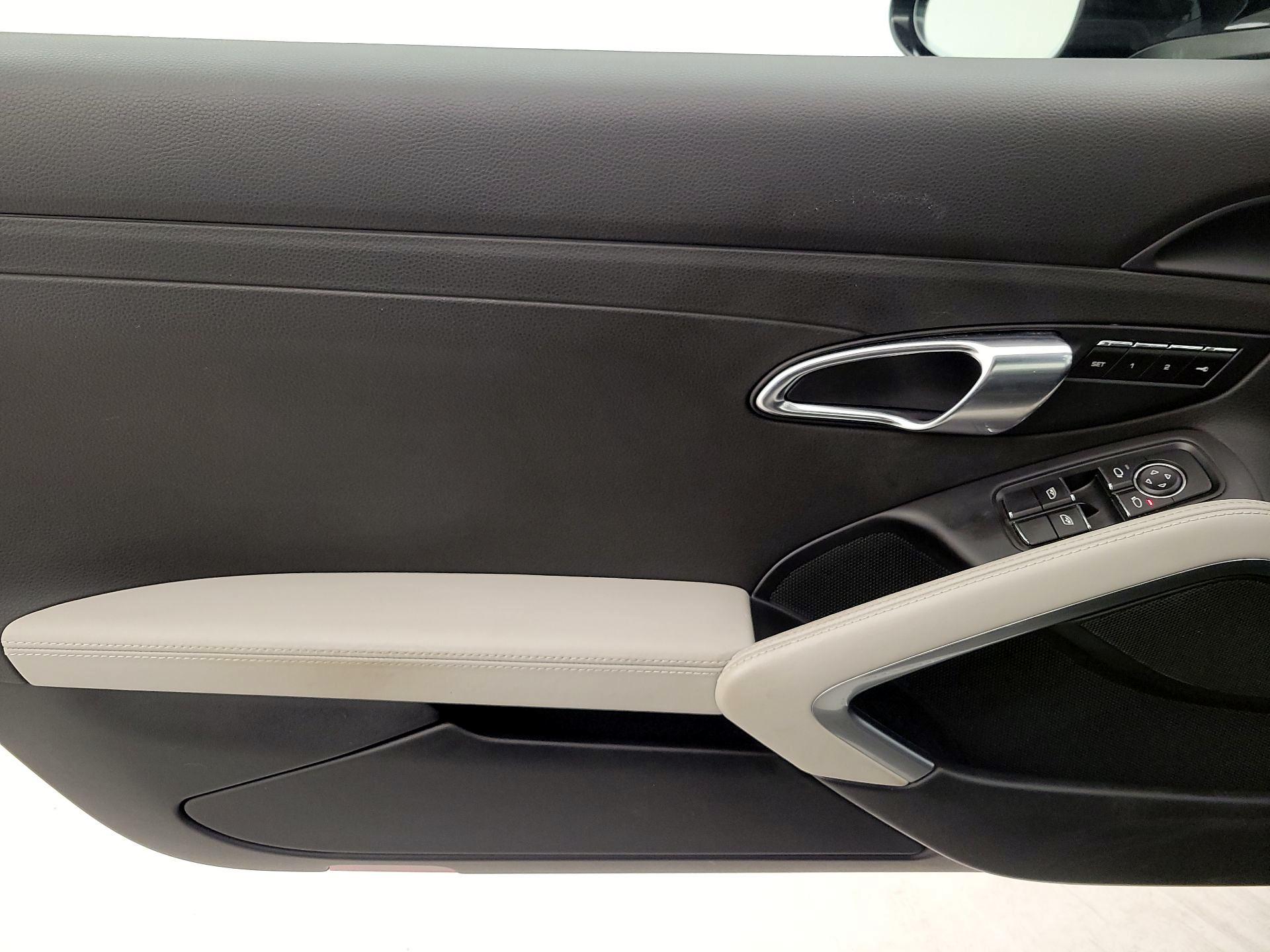 Thumbnail: 2019 Porsche 718 Cayman - 12