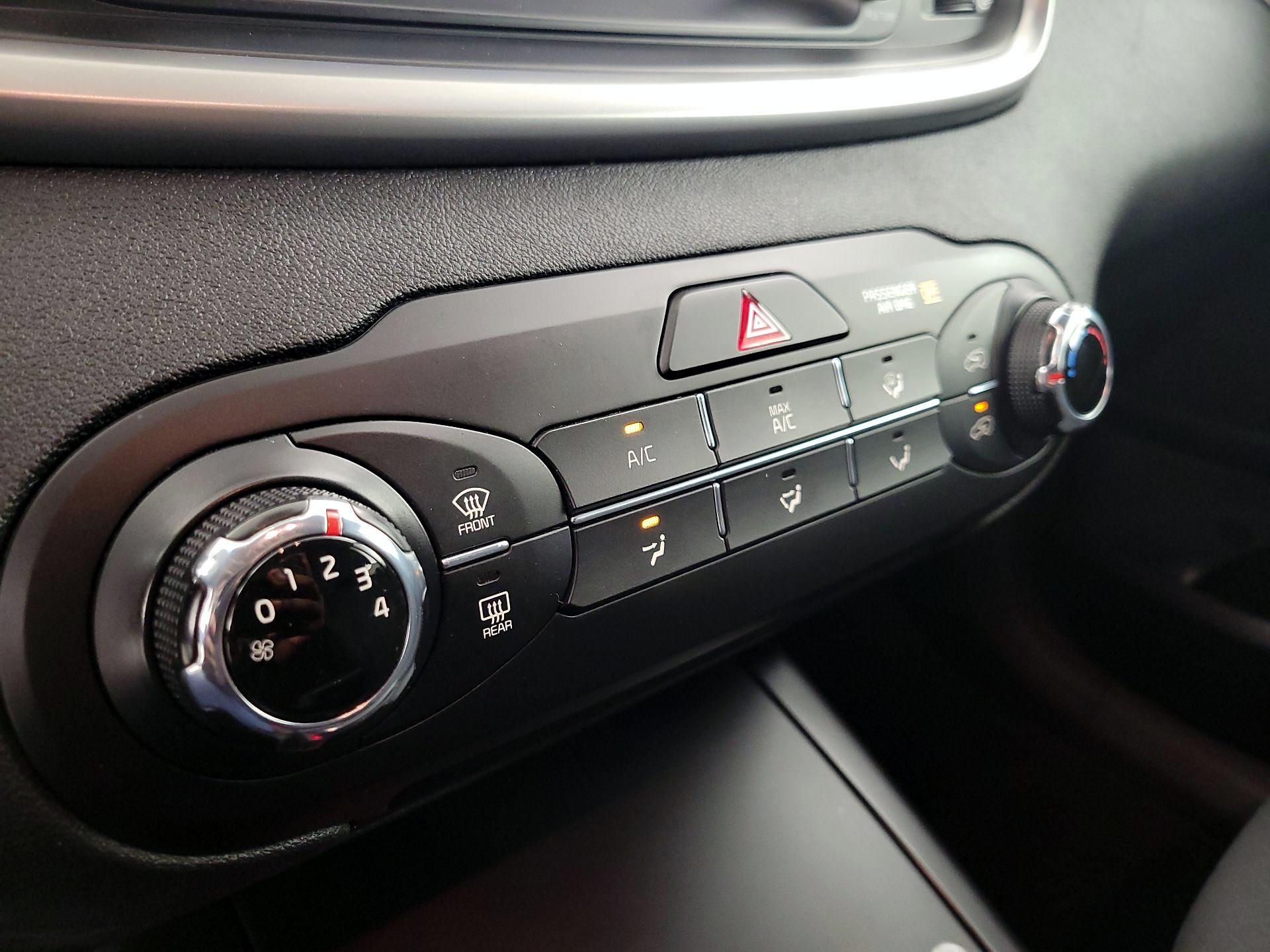 Thumbnail: 2019 Kia Sorento - 16