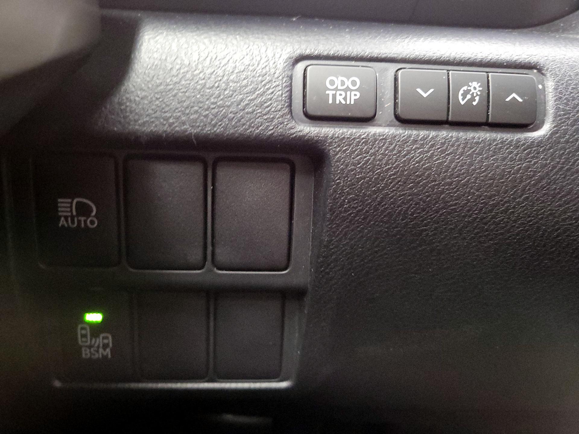 Thumbnail: 2018 Lexus IS - 13