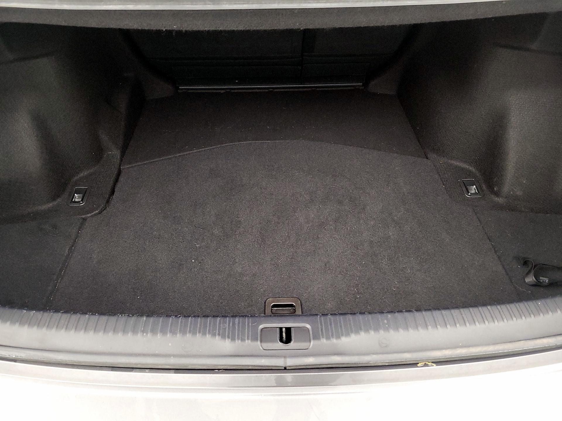 Thumbnail: 2018 Lexus IS - 20