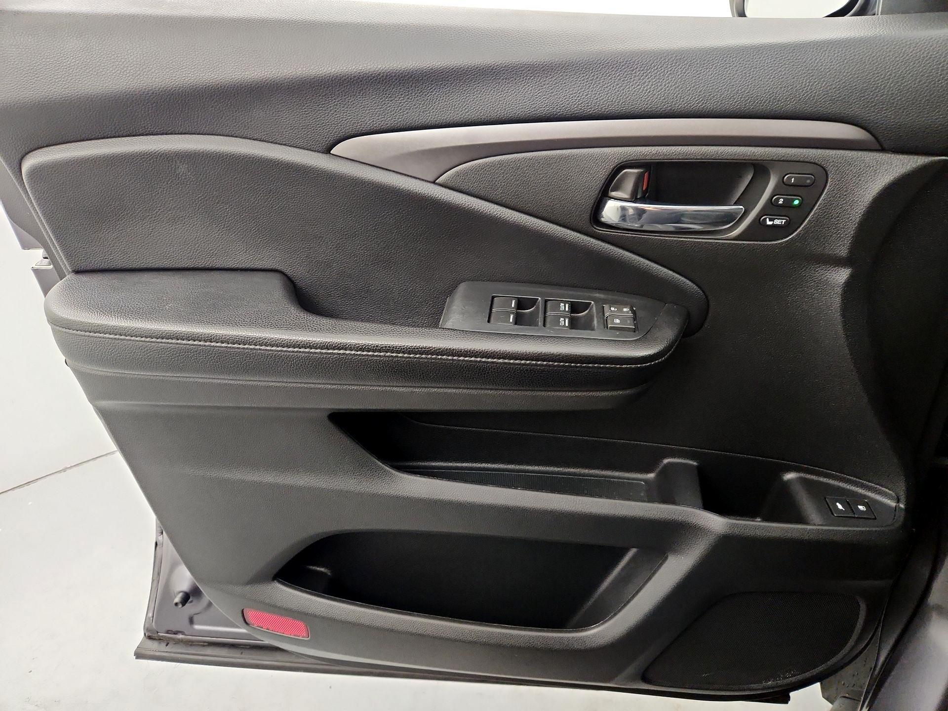 Thumbnail: 2020 Honda Pilot - 12