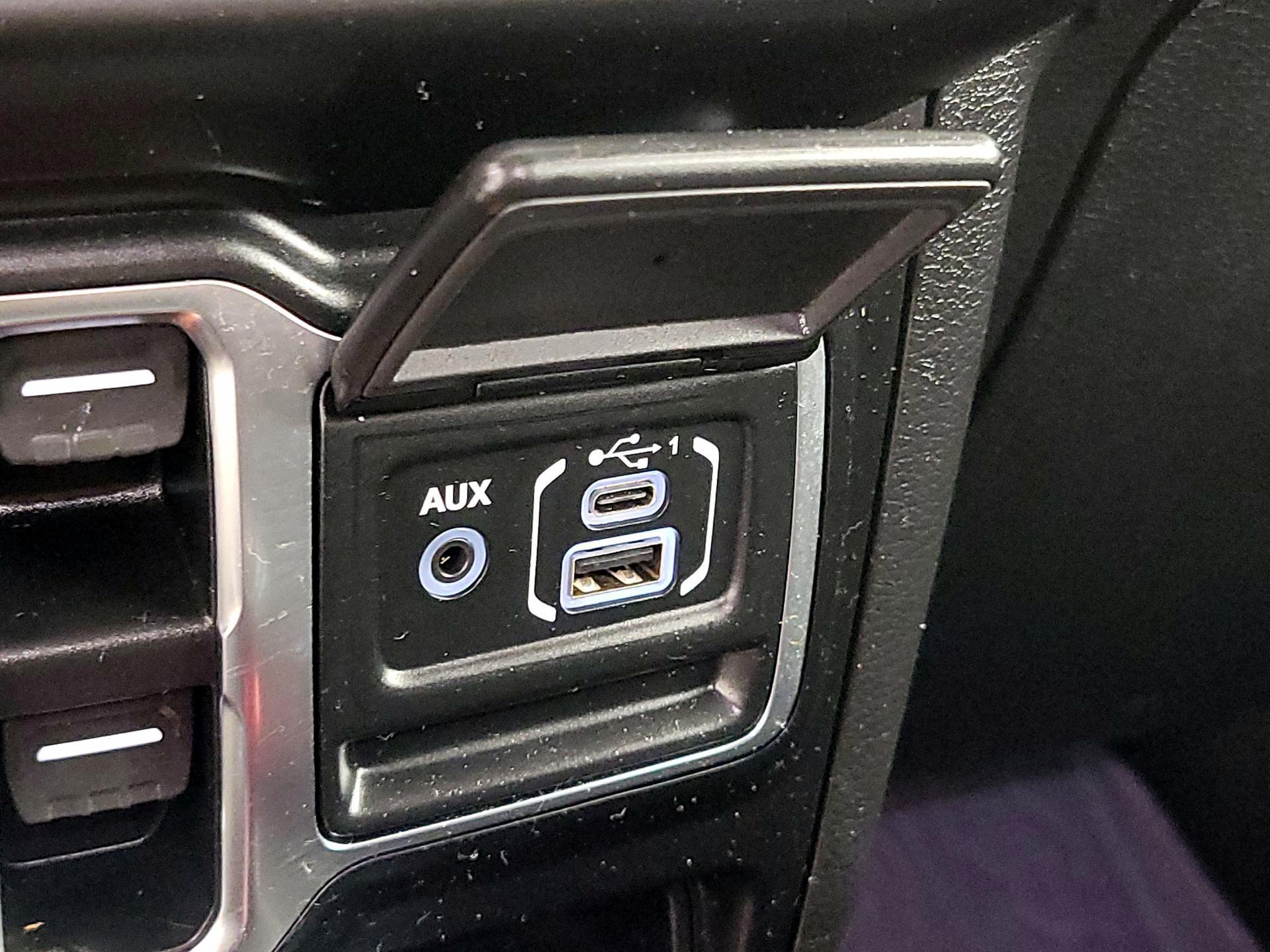 Thumbnail: 2022 Jeep Wrangler - 18