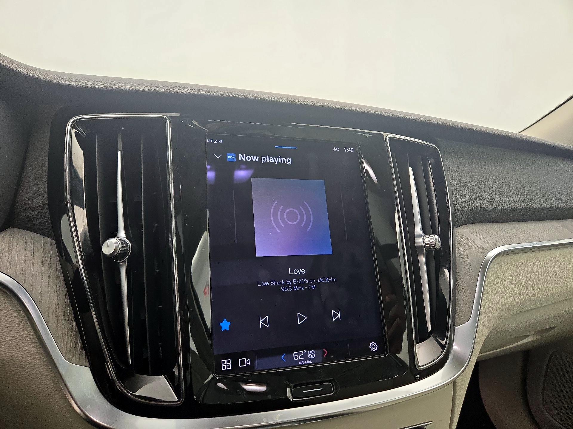 Thumbnail: 2023 Volvo S60 - 15