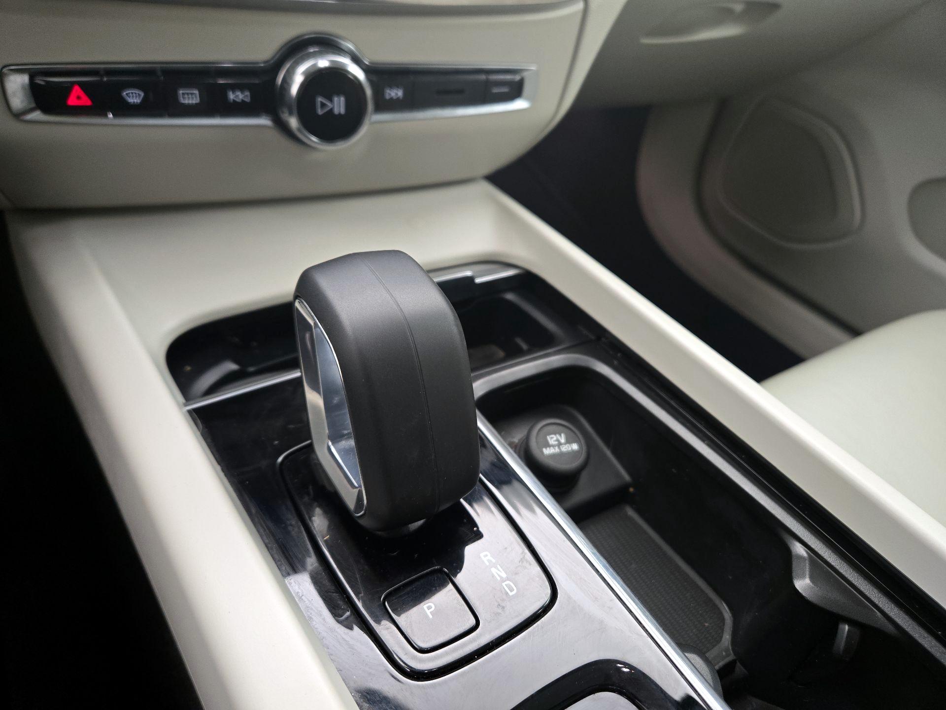 Thumbnail: 2023 Volvo S60 - 17