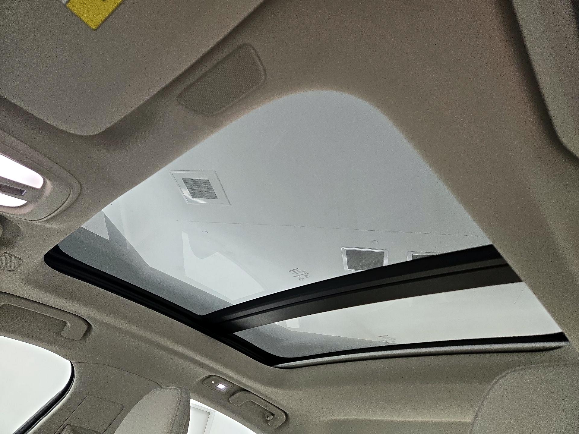 Thumbnail: 2023 Volvo S60 - 19