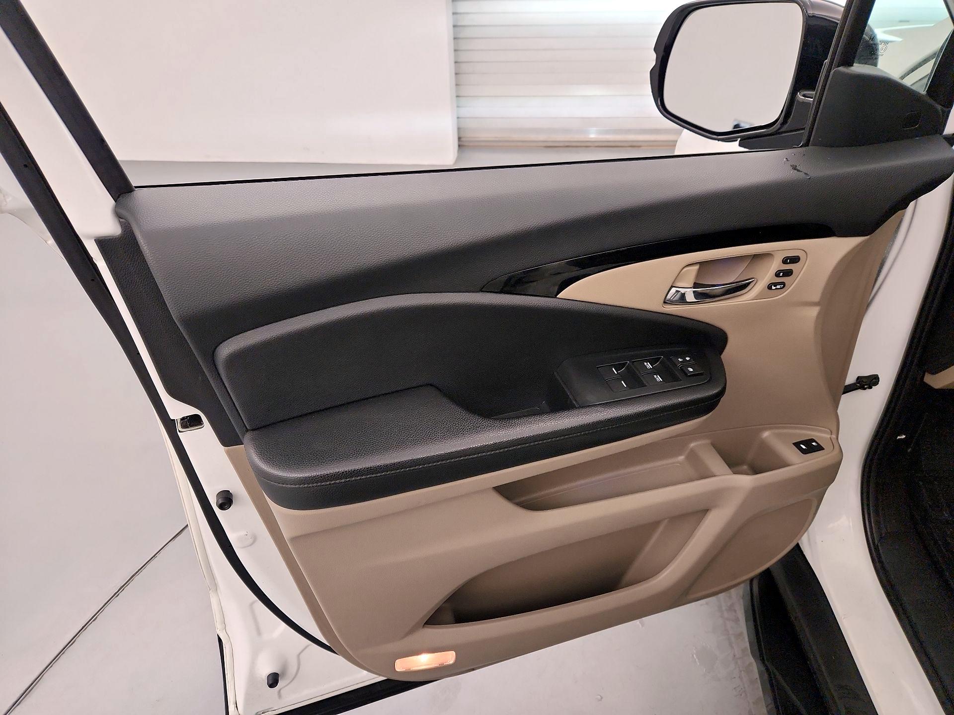 Thumbnail: 2020 Honda Pilot - 12