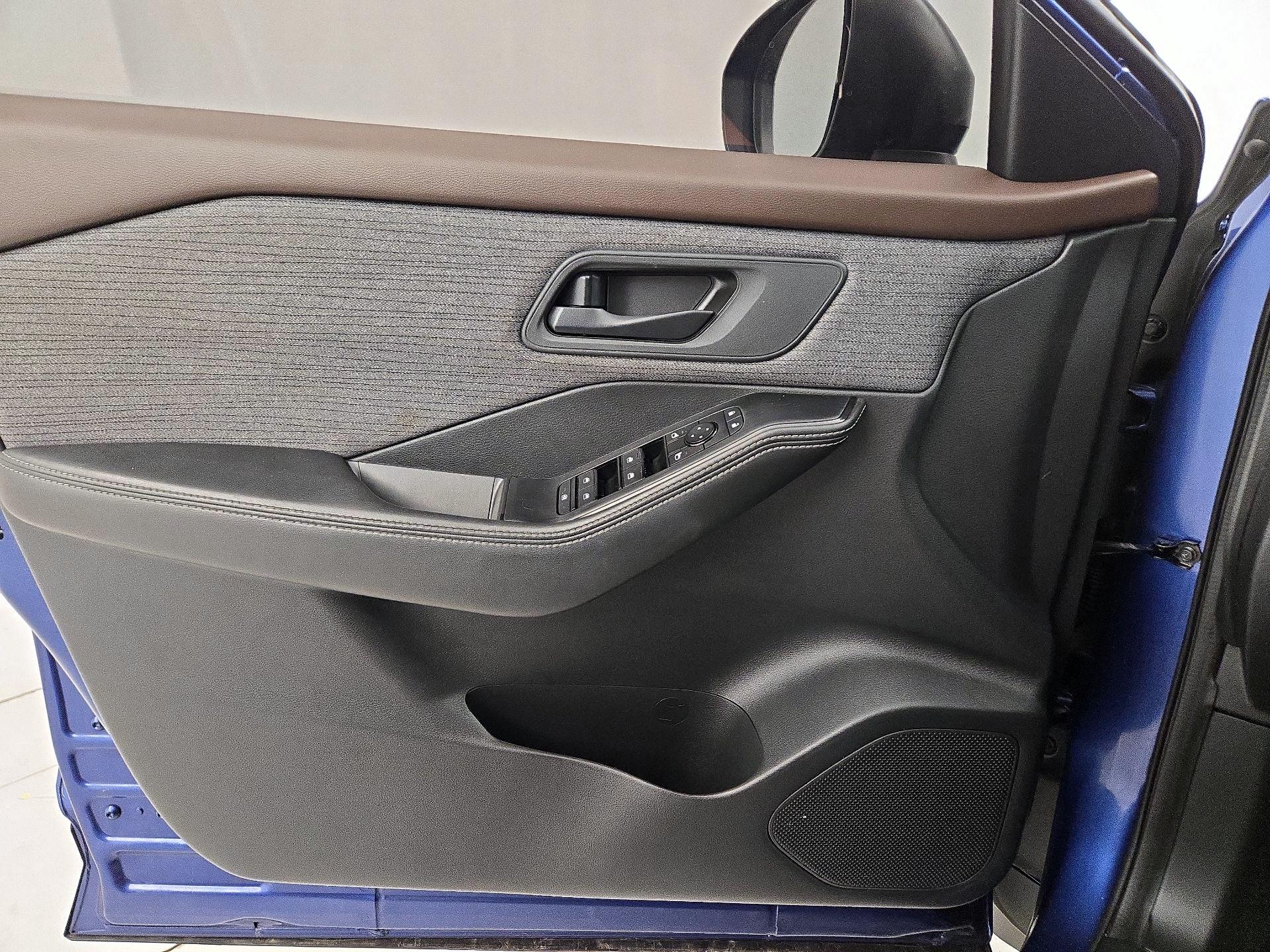 Thumbnail: 2021 Nissan Rogue - 12