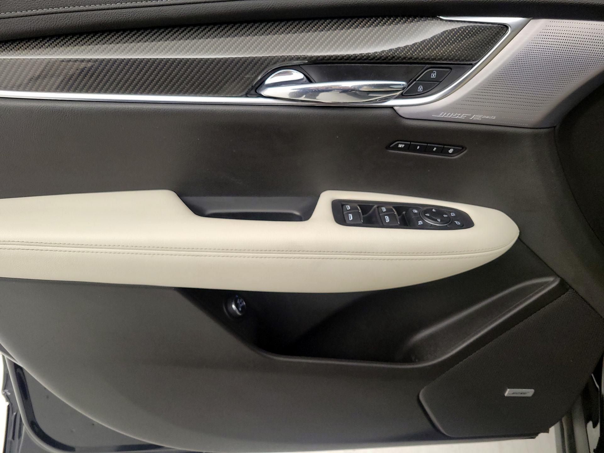Thumbnail: 2020 Cadillac XT6 - 12