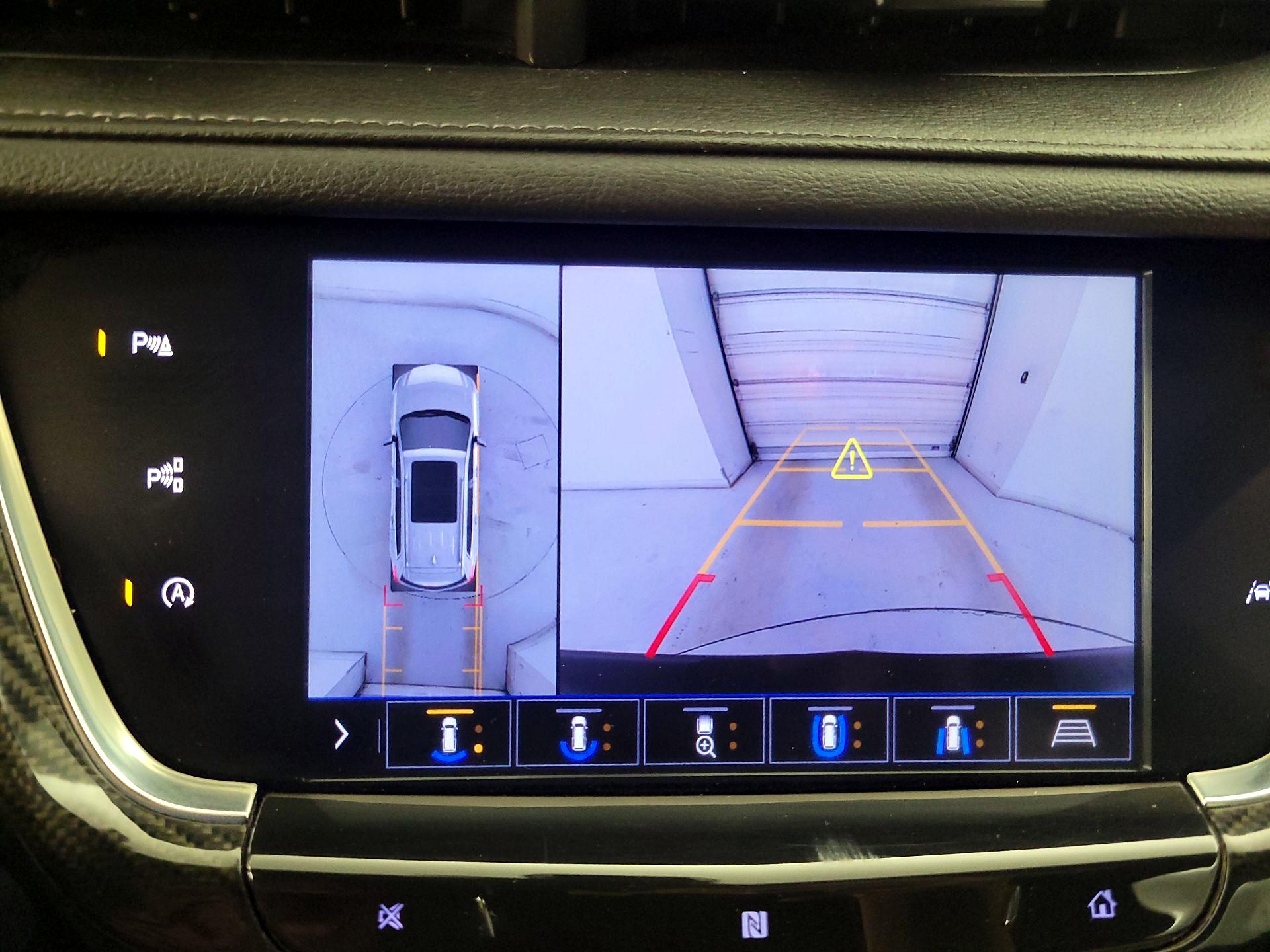 Thumbnail: 2020 Cadillac XT6 - 15
