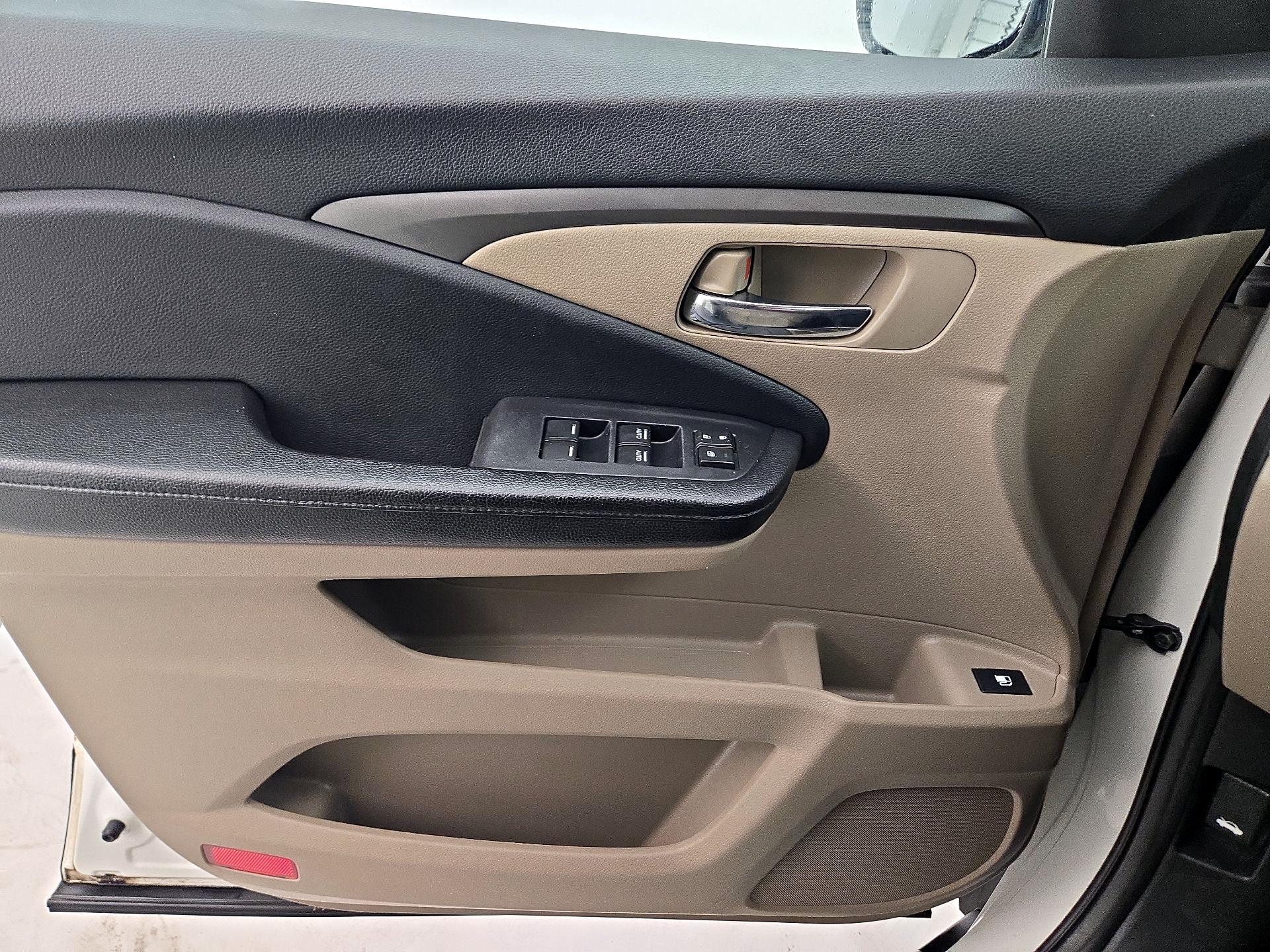 Thumbnail: 2018 Honda Pilot - 12