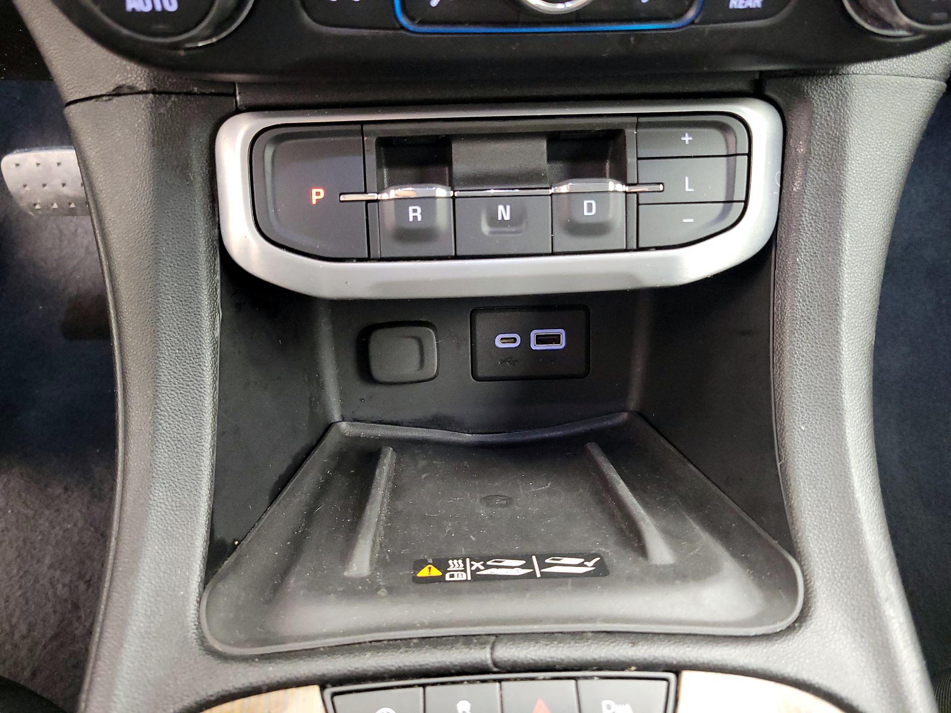 Thumbnail: 2020 GMC Acadia - 17