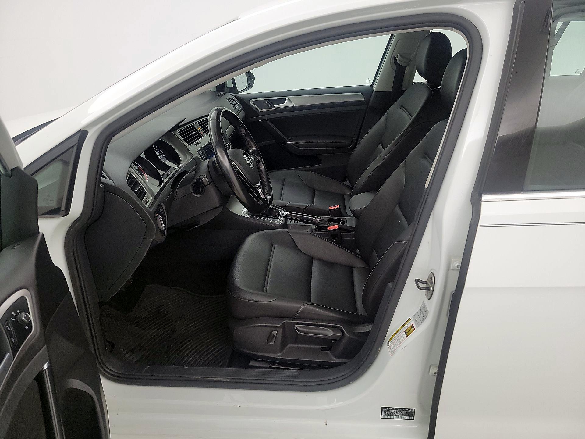 Thumbnail: 2017 Volkswagen Golf - 11