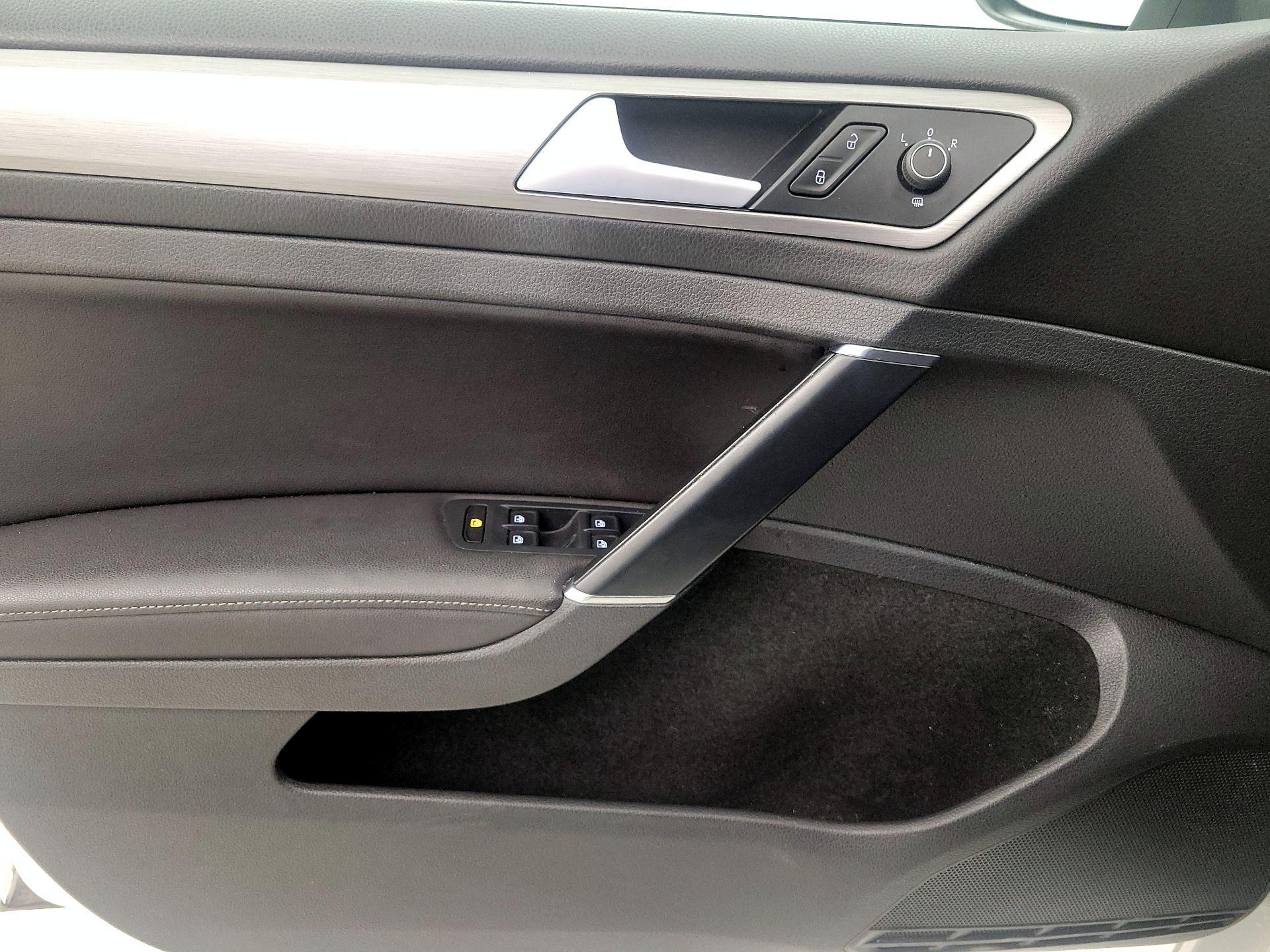 Thumbnail: 2017 Volkswagen Golf - 12