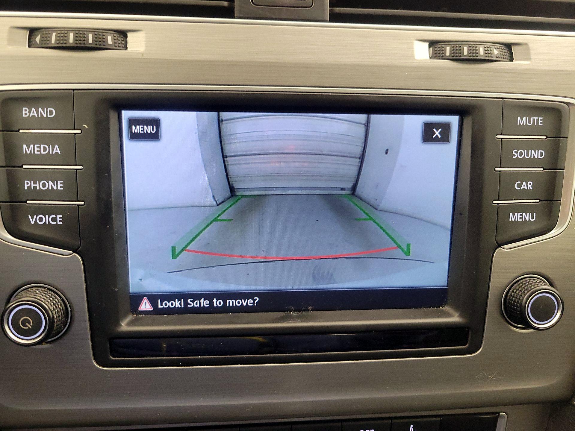 Thumbnail: 2017 Volkswagen Golf - 14