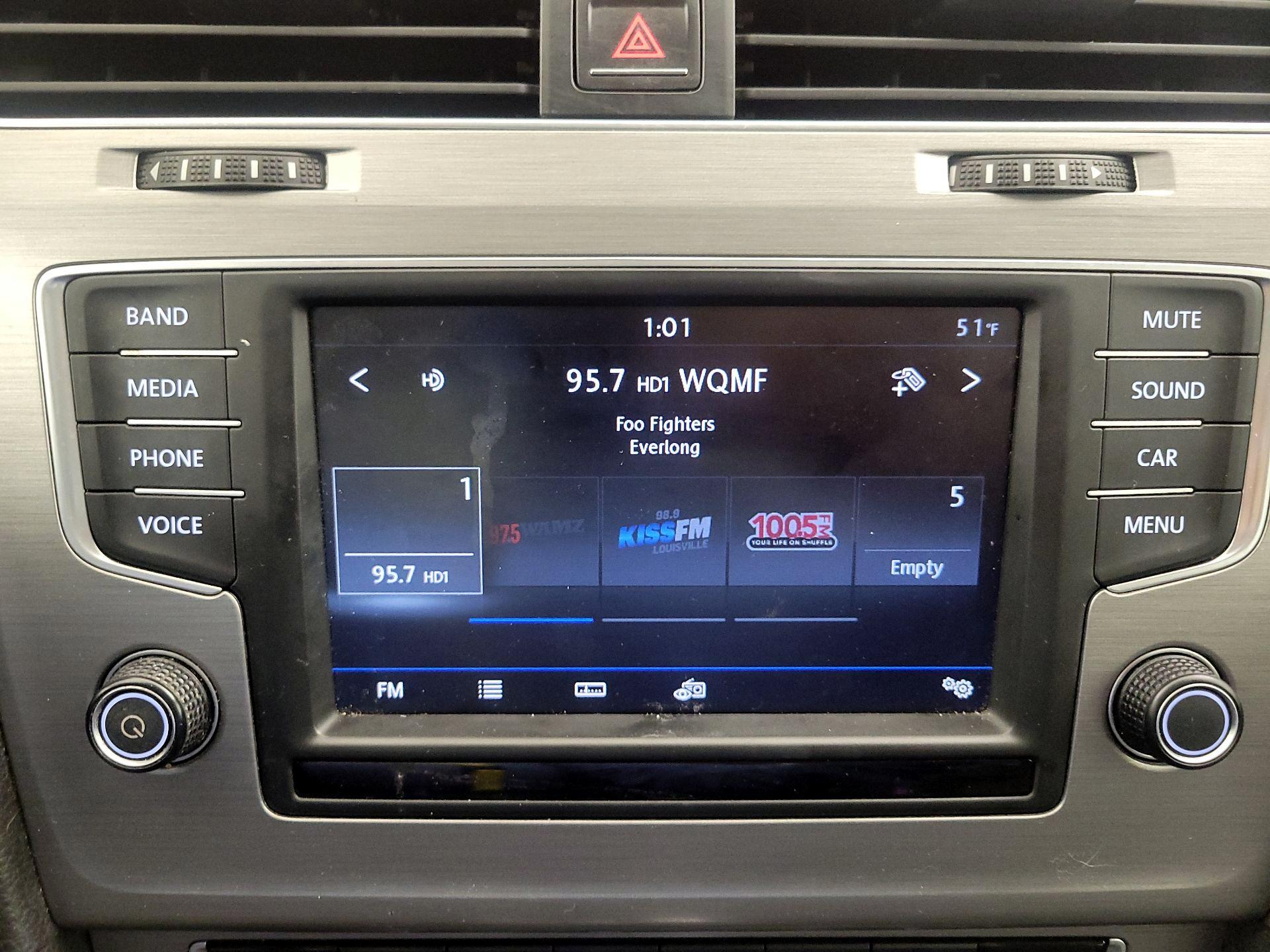 Thumbnail: 2017 Volkswagen Golf - 15