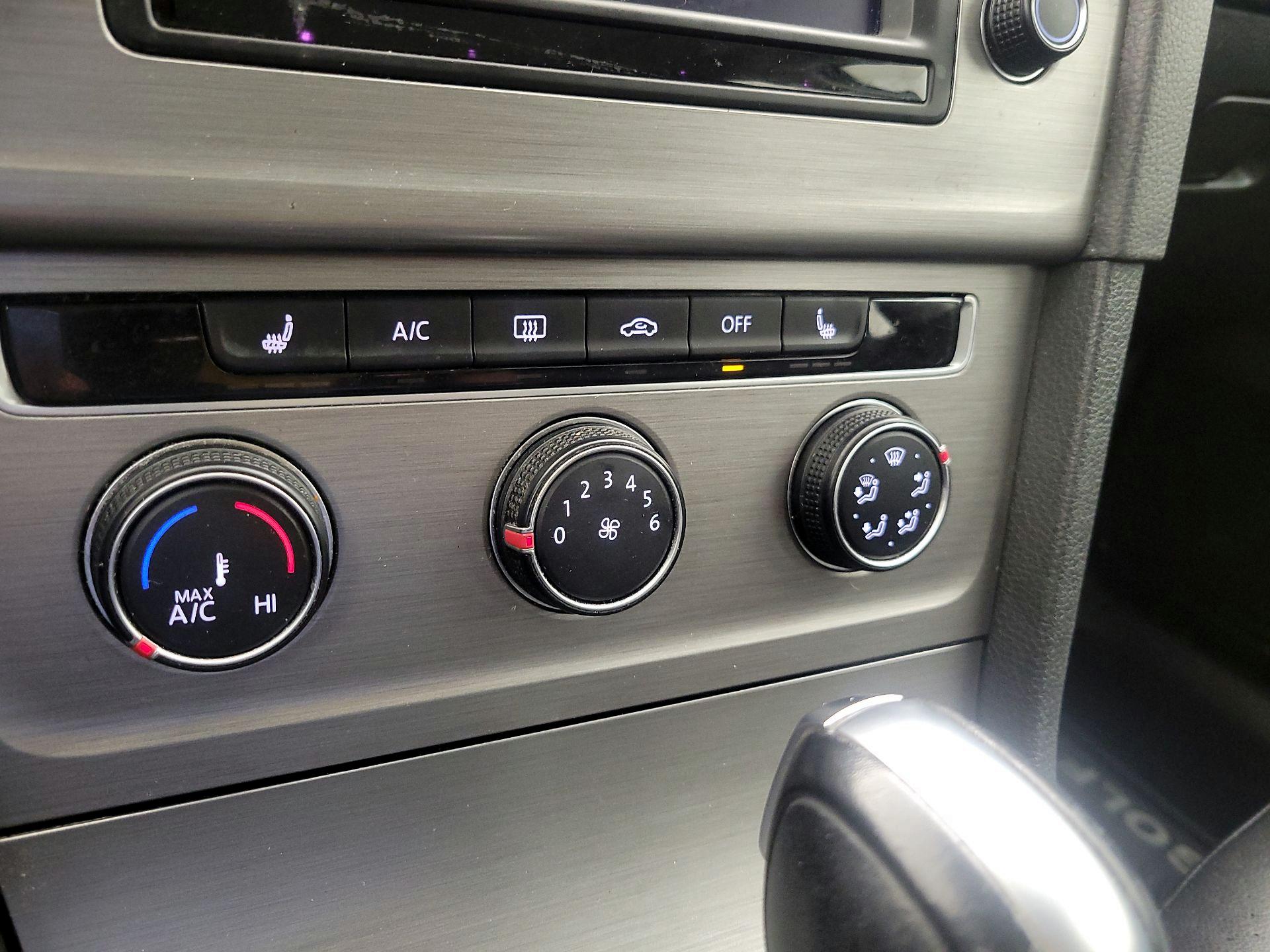 Thumbnail: 2017 Volkswagen Golf - 16