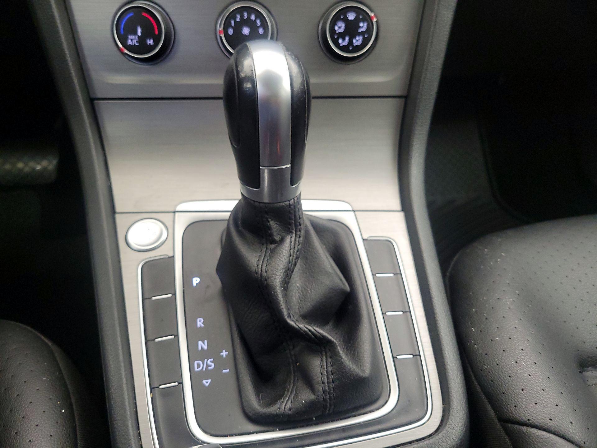 Thumbnail: 2017 Volkswagen Golf - 17