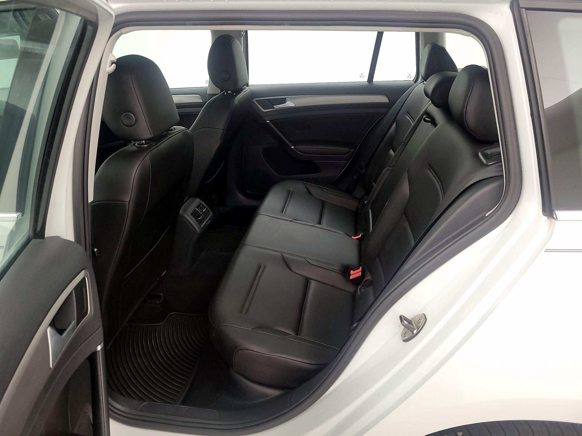 Thumbnail: 2017 Volkswagen Golf - 20