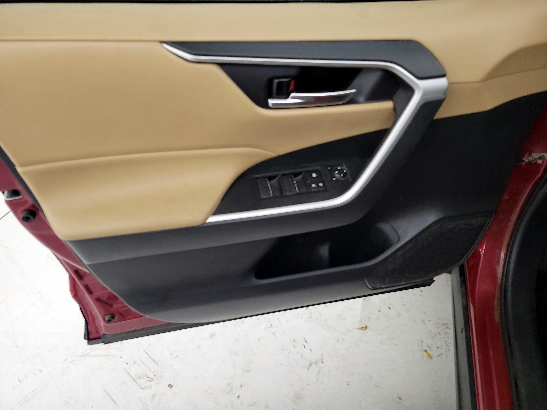 Thumbnail: 2021 Toyota RAV4 - 12