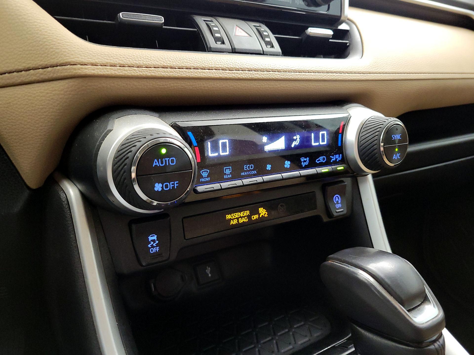 Thumbnail: 2021 Toyota RAV4 - 16